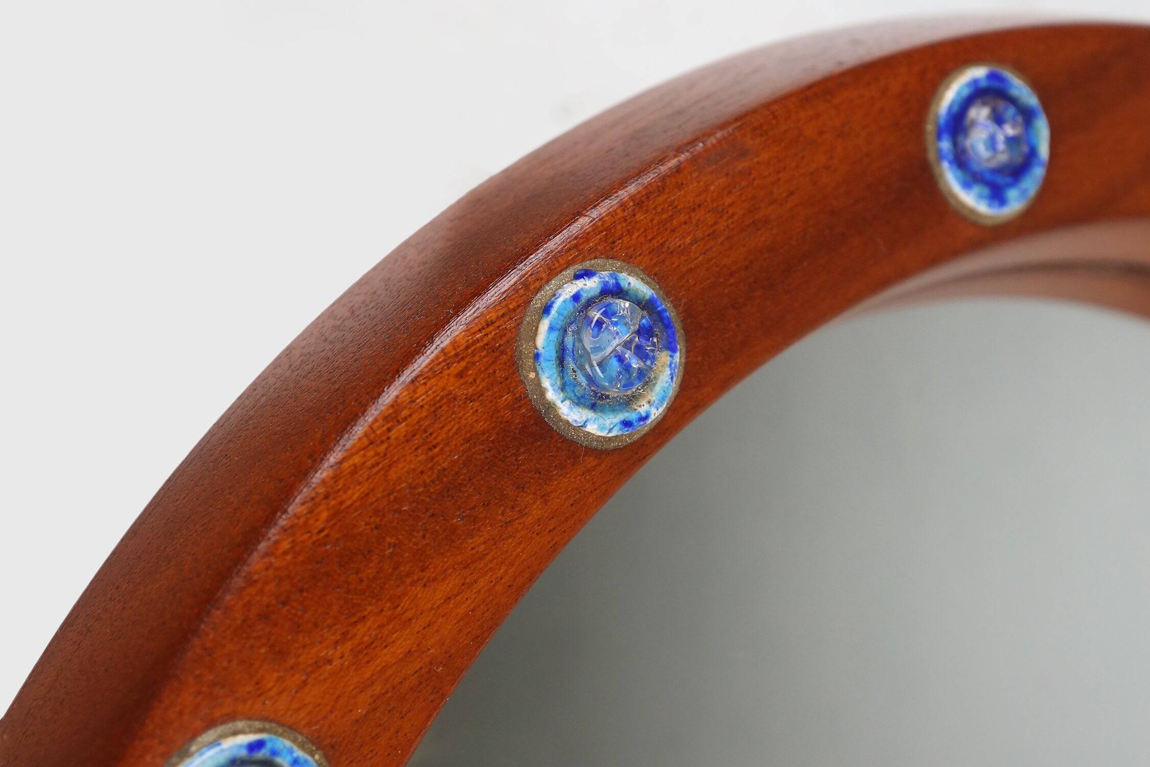 French round wooden mirror with elegant blue and white glass decoration, 19