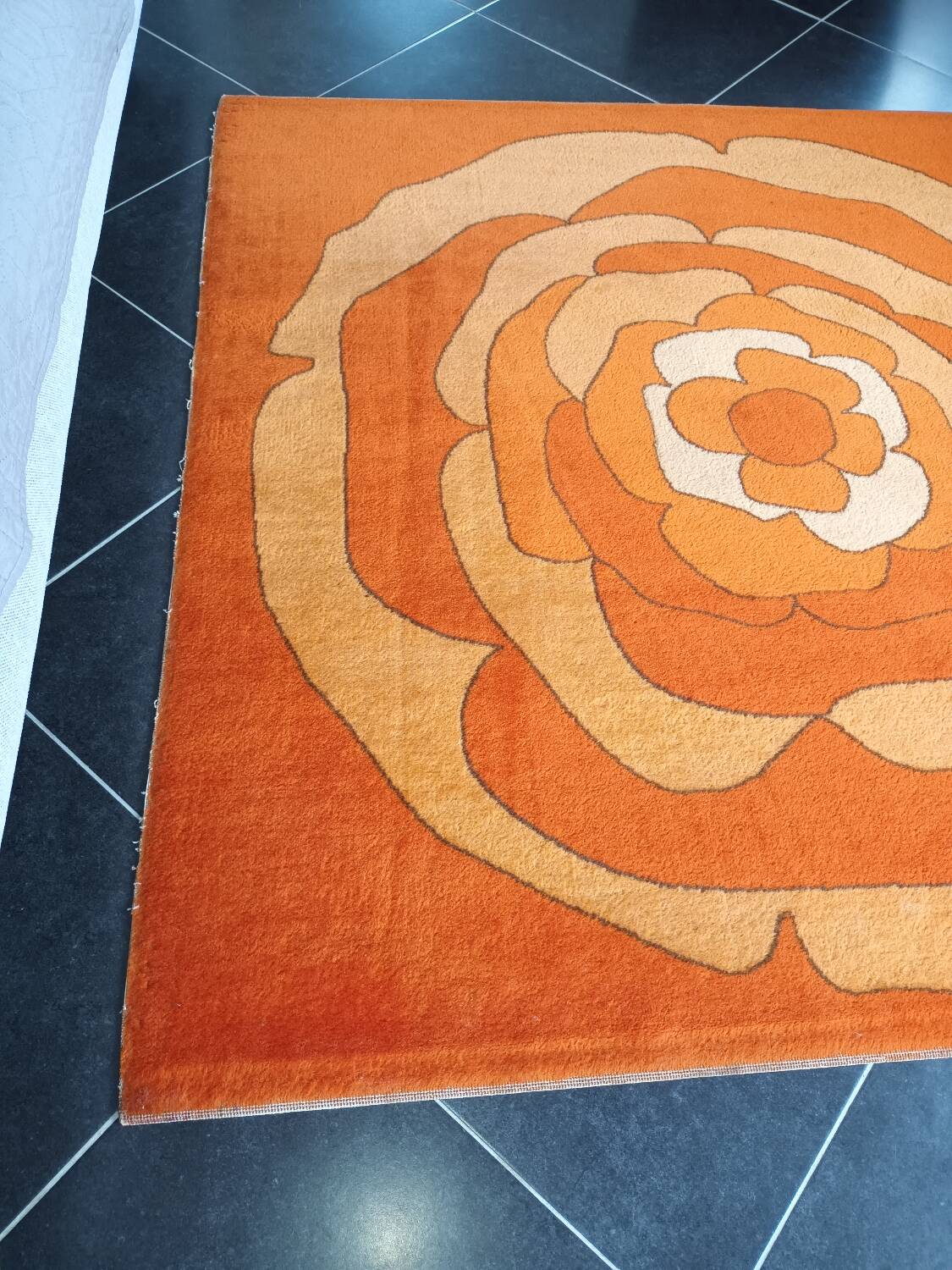 Vintage 1970 Space Age rug