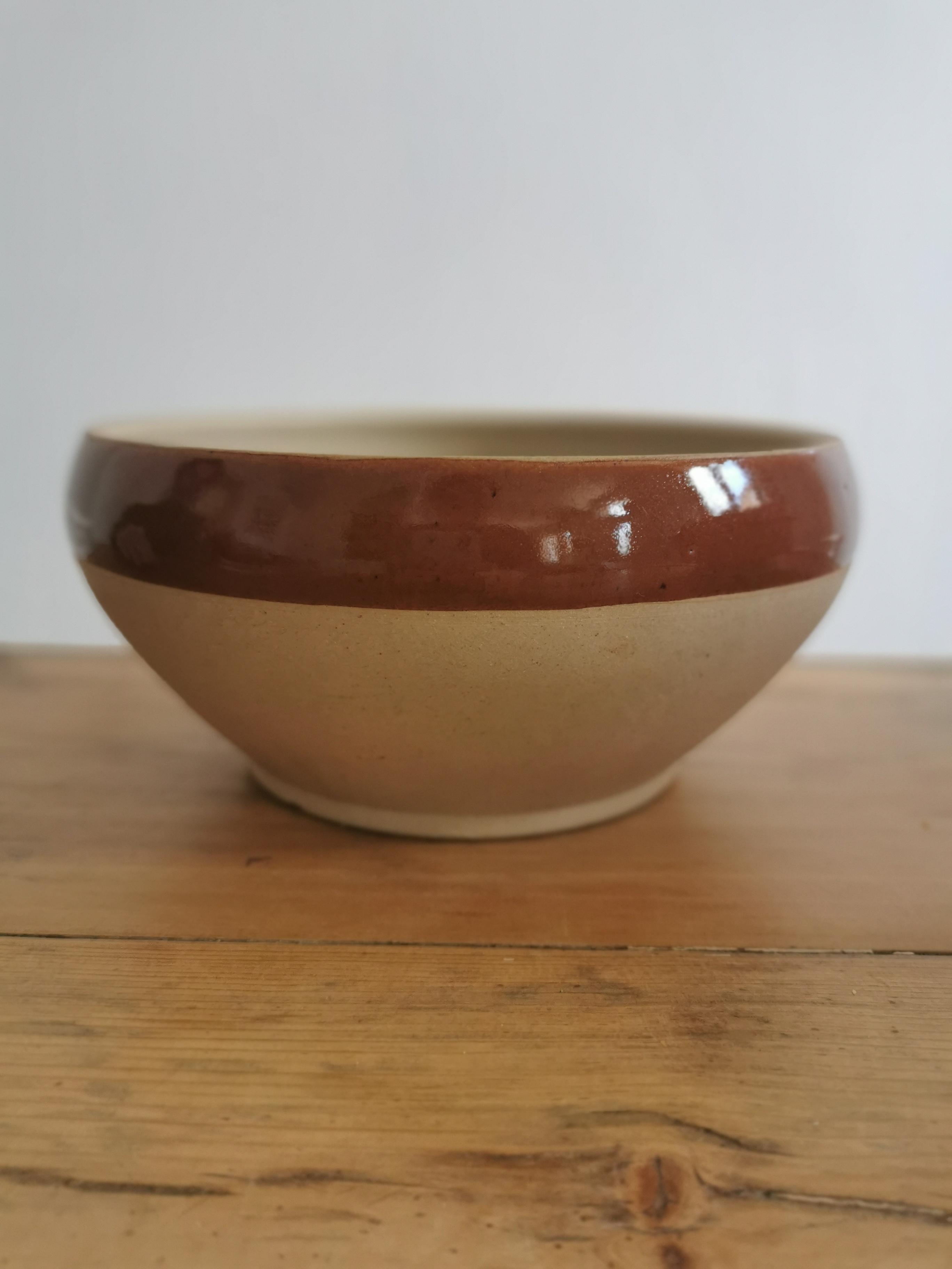 Enameled stoneware salad bowl