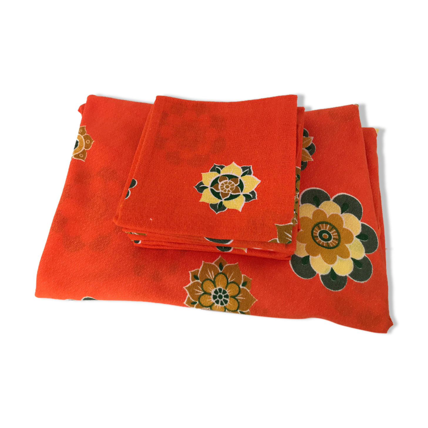 Round tablecloth and 7 towels seventies 70s