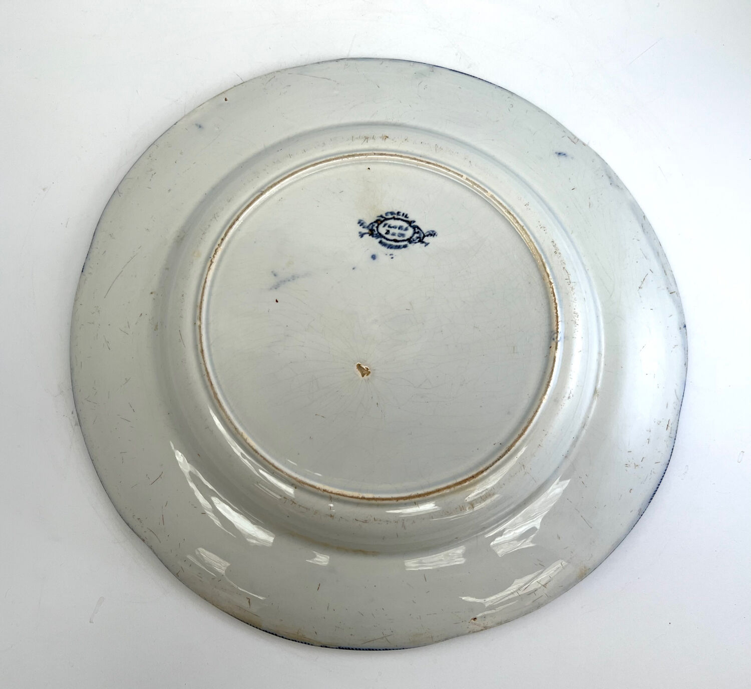 Round dish Creil Montereau white and blue bindweed