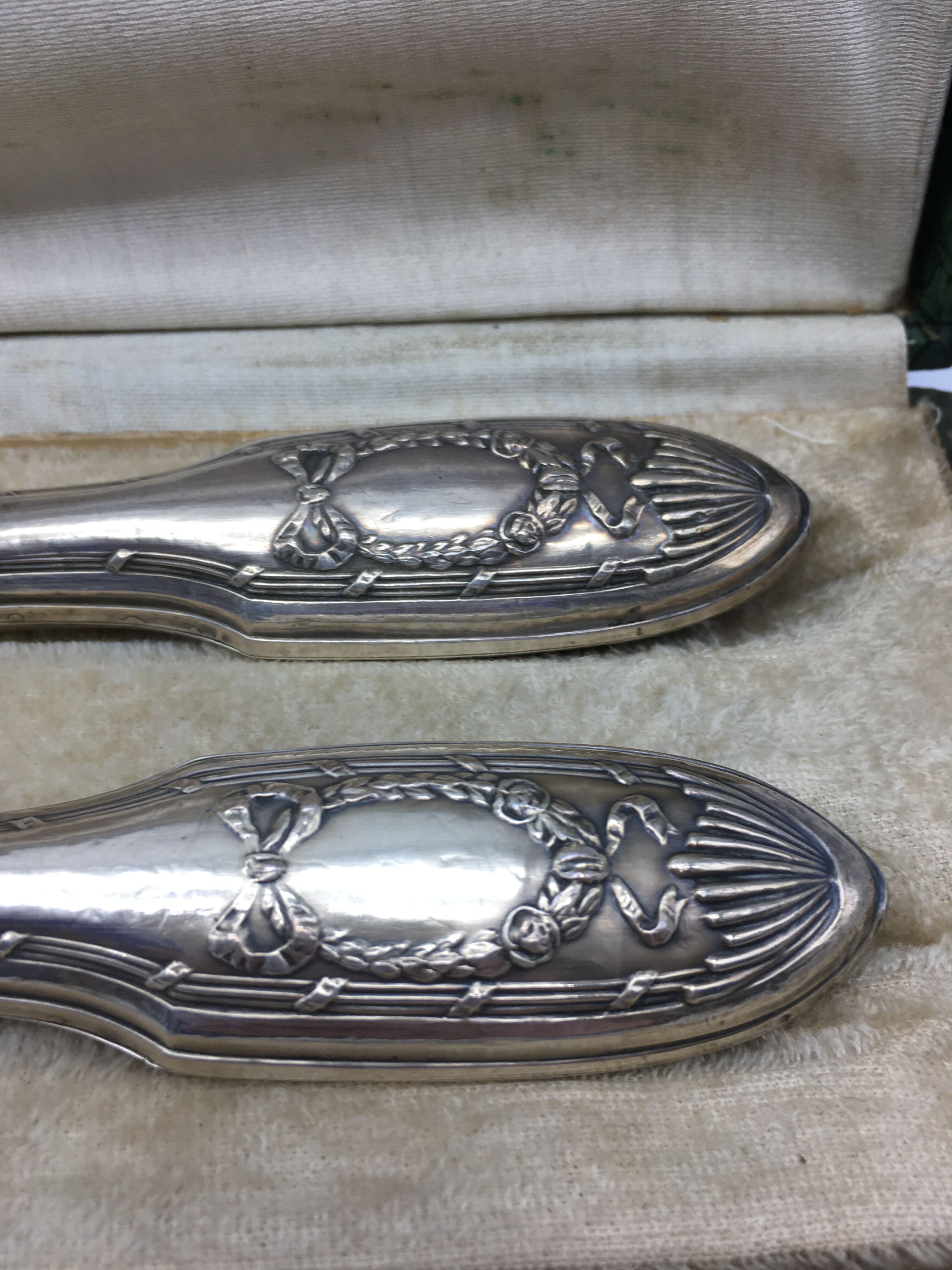 Stuffed silver salad cutlery