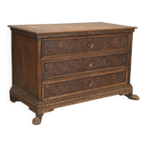 Antique baroque commode carved in walnut, 18th century.