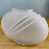 Vase en verre dépoli