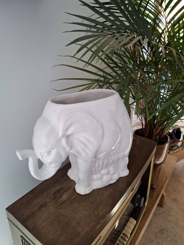 Vase, cache-pot éléphant en céramique blanche