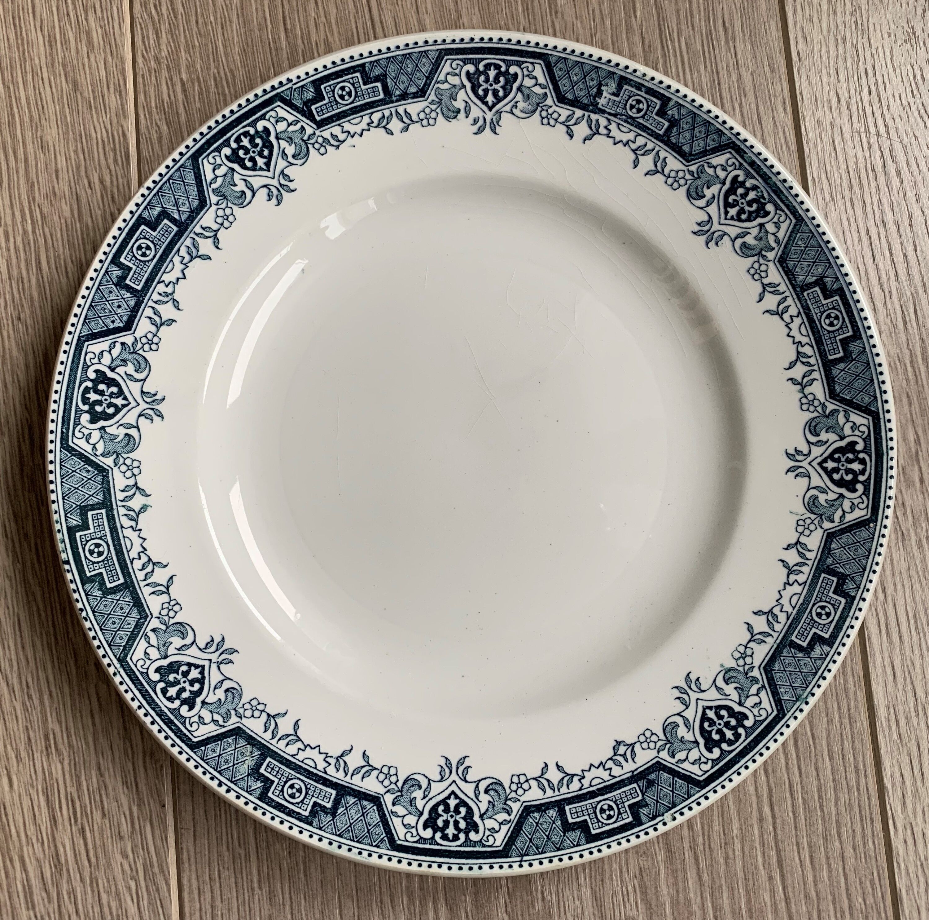 6 flat antique plates in Saint Amand earthenware – model MOROCCO