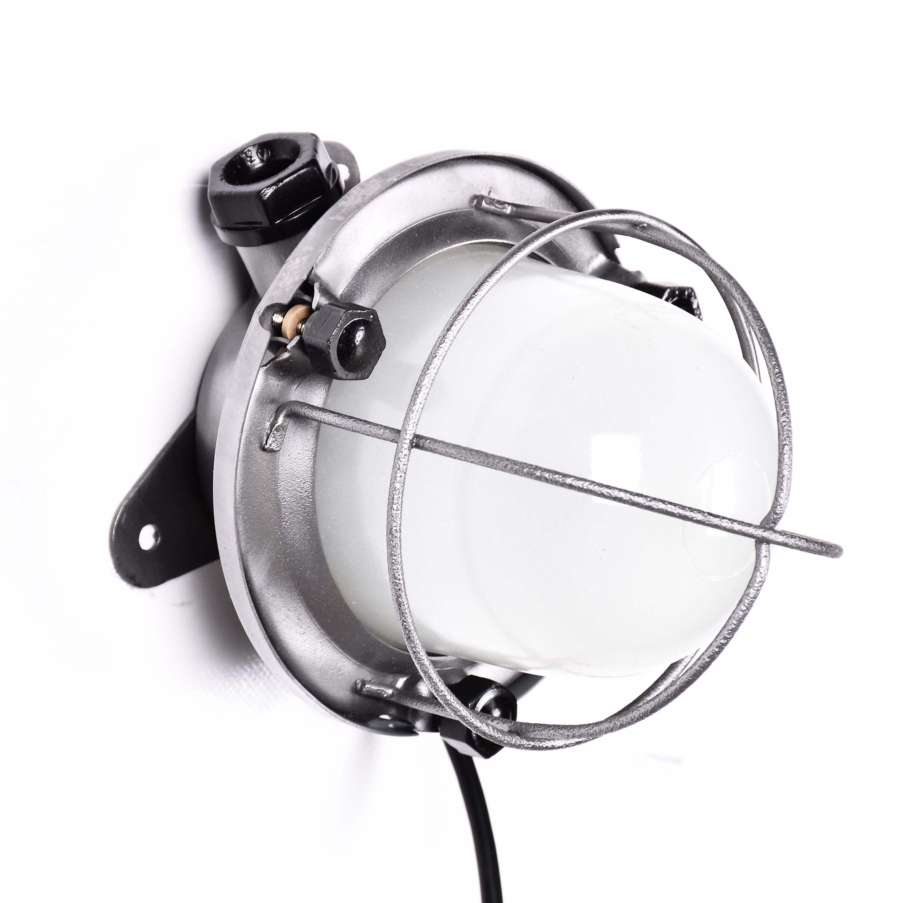 Industrial wall lamp