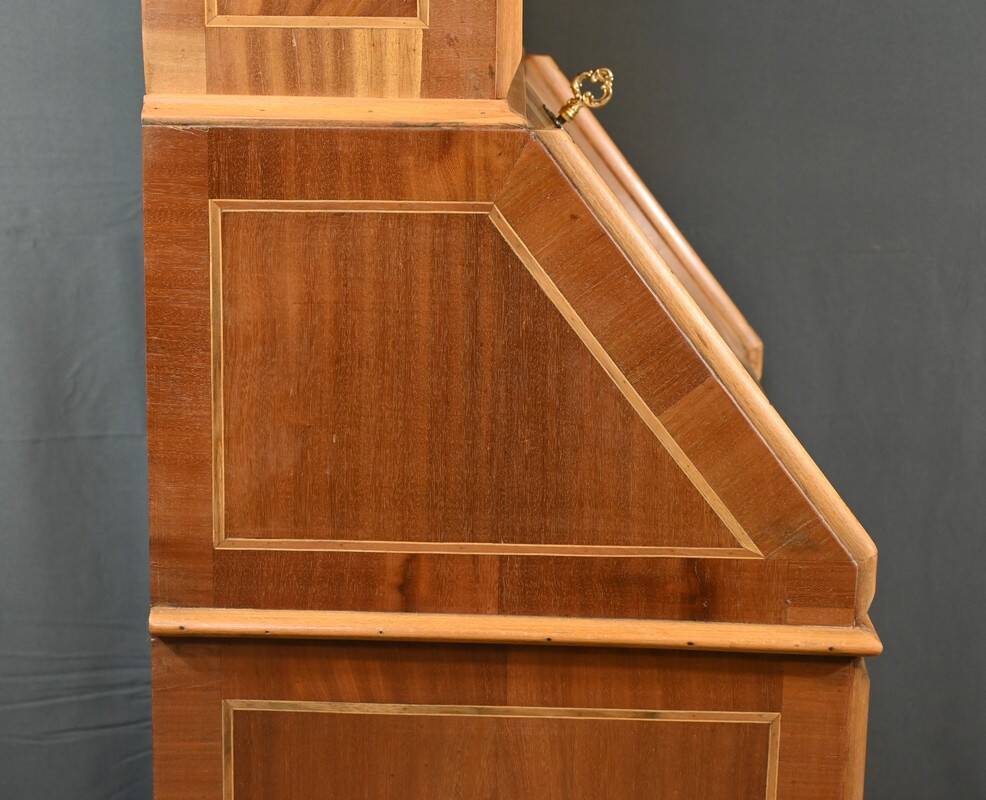 Scriban Showcase in Blond Mahogany, England – 1960