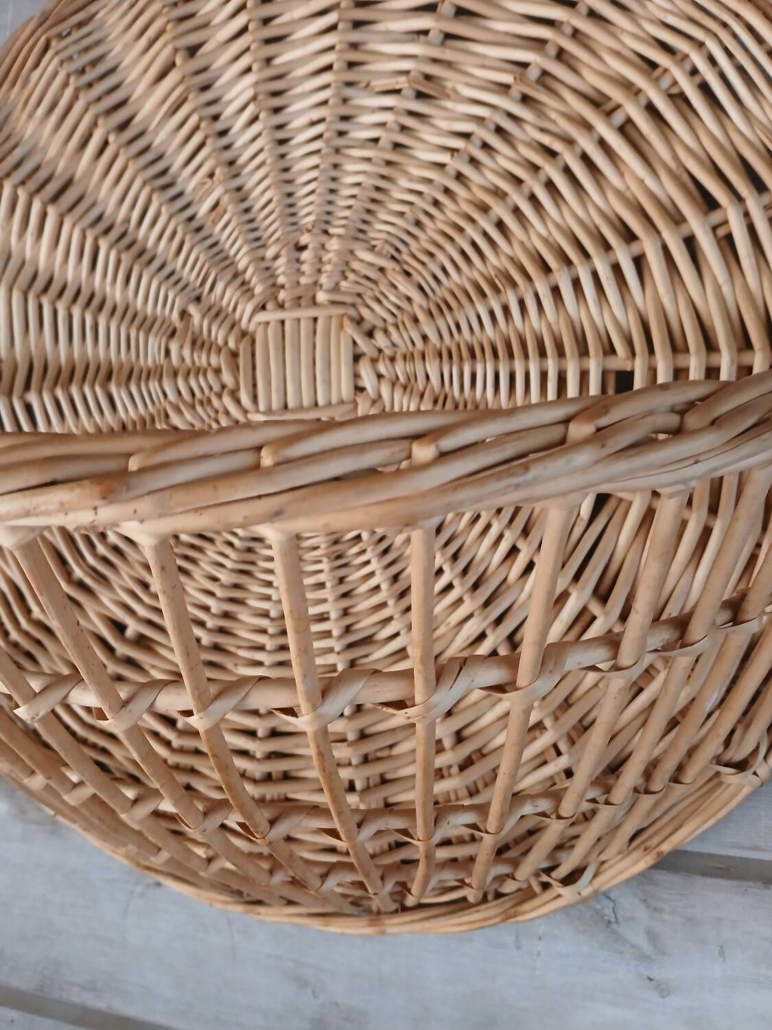 Rattan/wicker wall basket