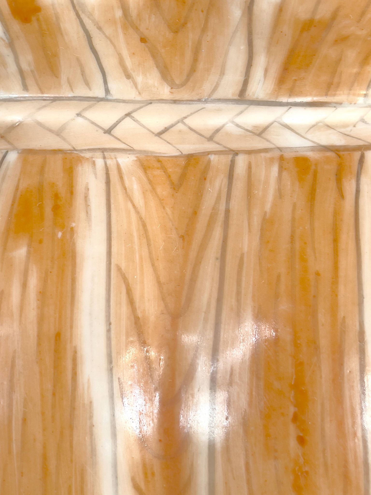 Large Chinese Qing (1644-1911) porcelain urn painted in faux-bois