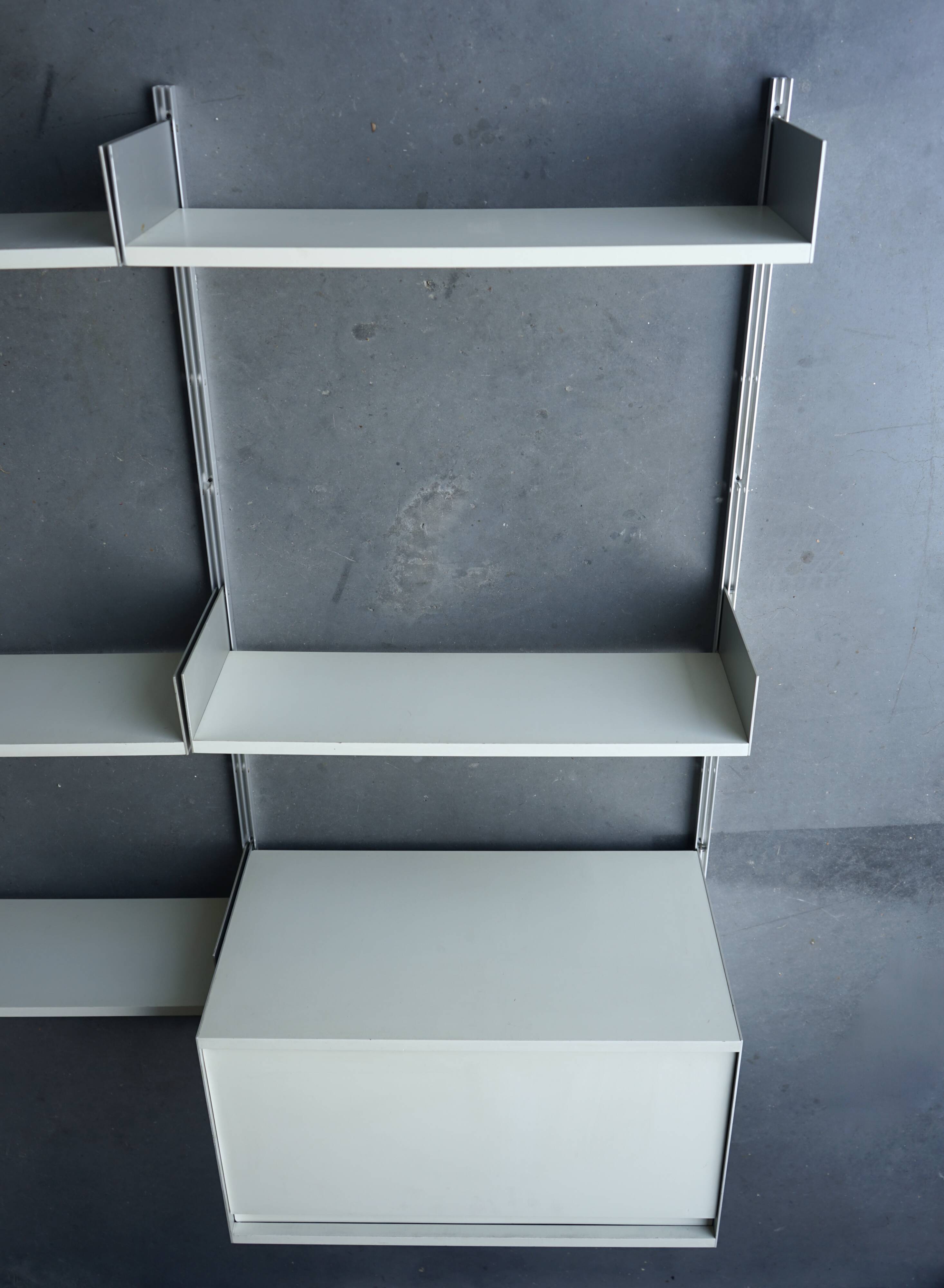 Wall Shelving Unit model 606 by Dieter Rams for Vitsoe. 1960s