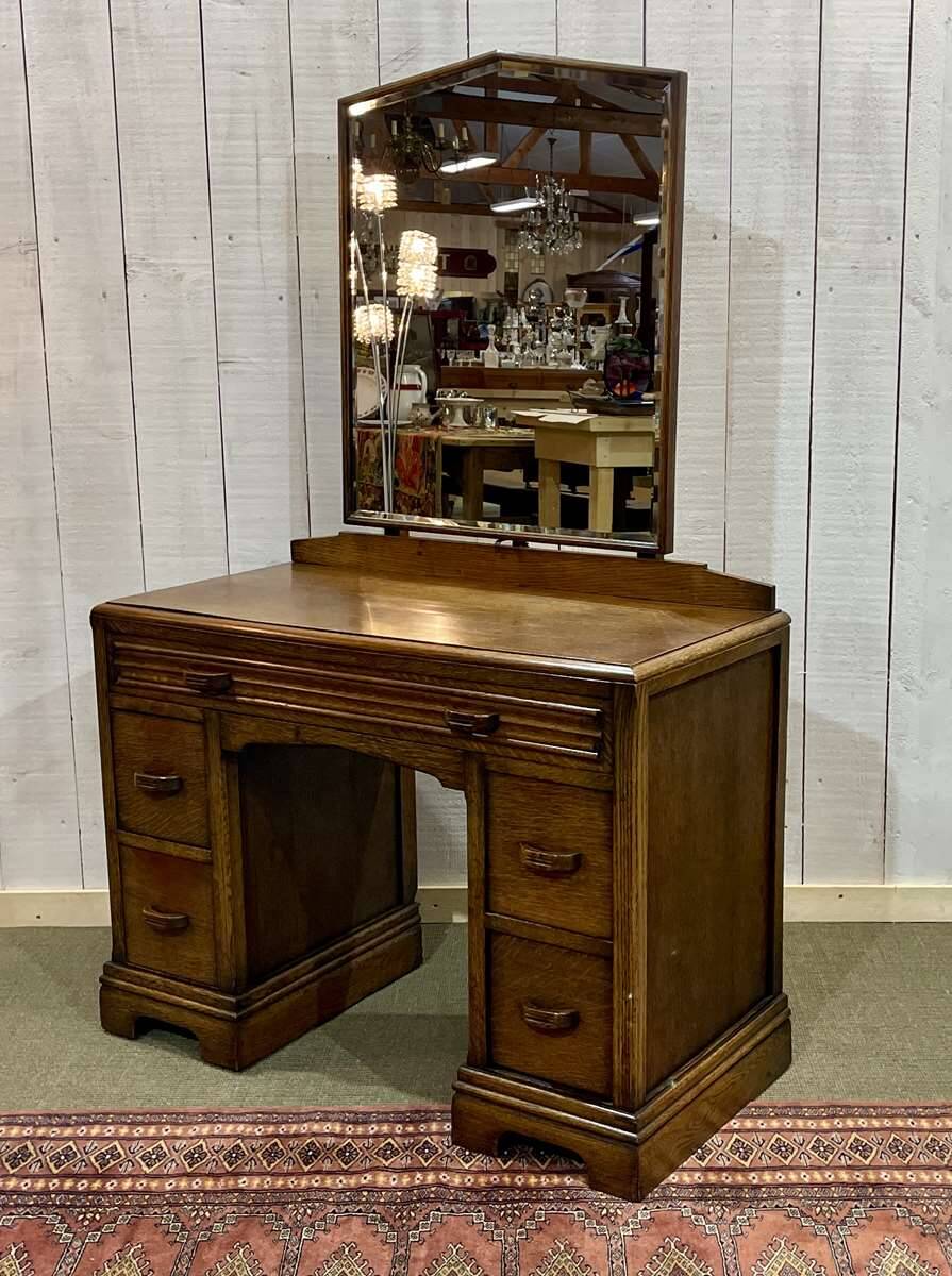 English mahogany dressing table from the early 20th century