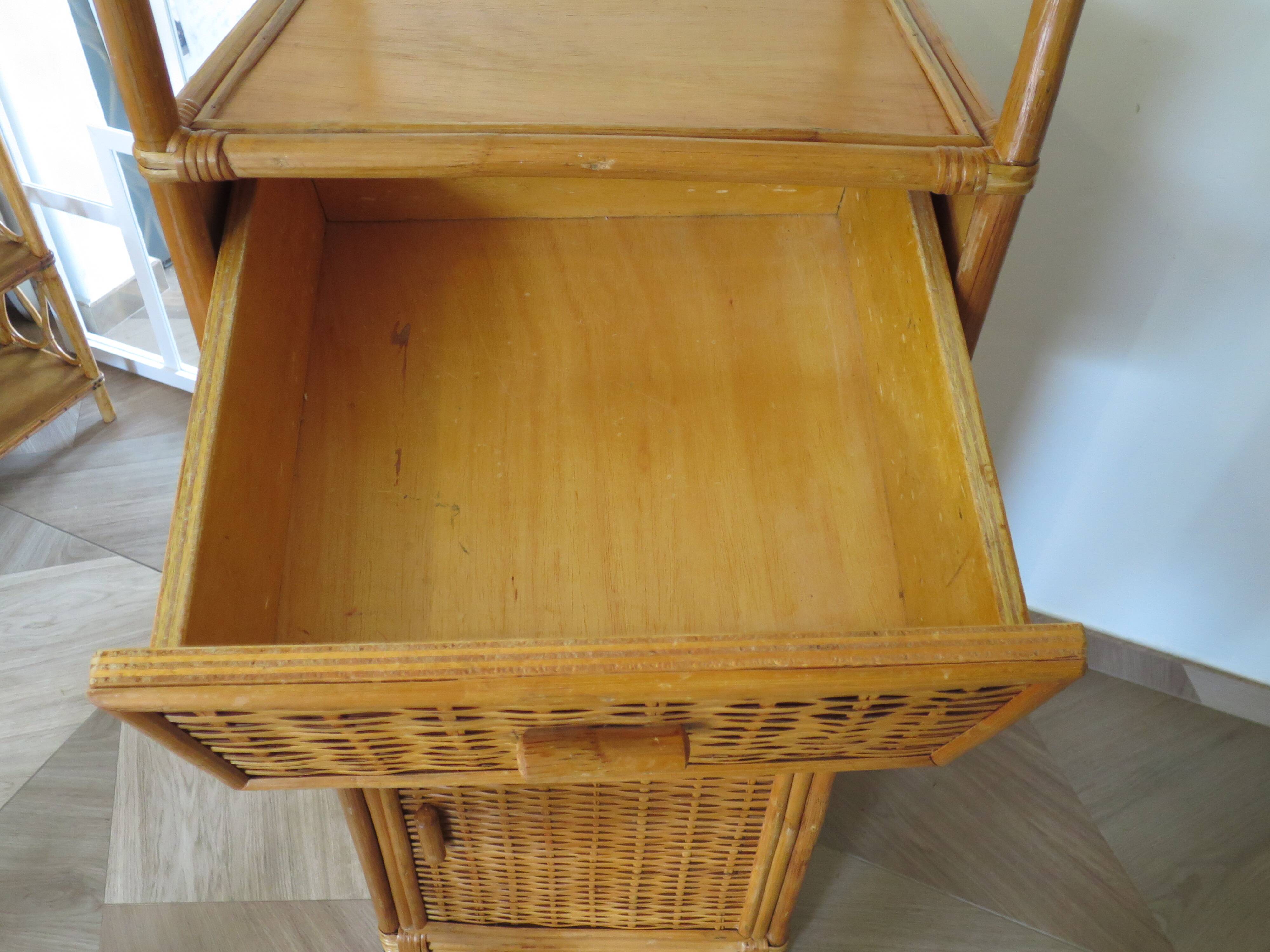 Storage column, wooden bookshelf and woven rattan.