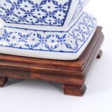 White and blue porcelain lamp