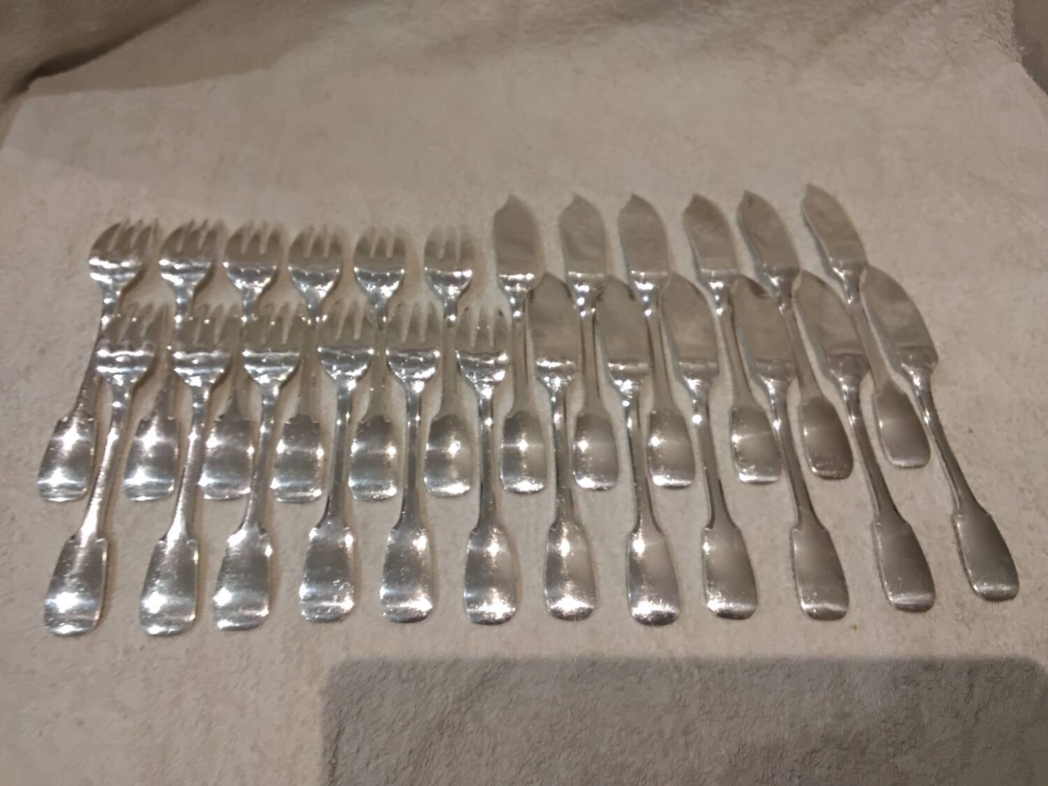 12 fish cutlery sets 24p silver plated metal goldsmith Francia uni-flat