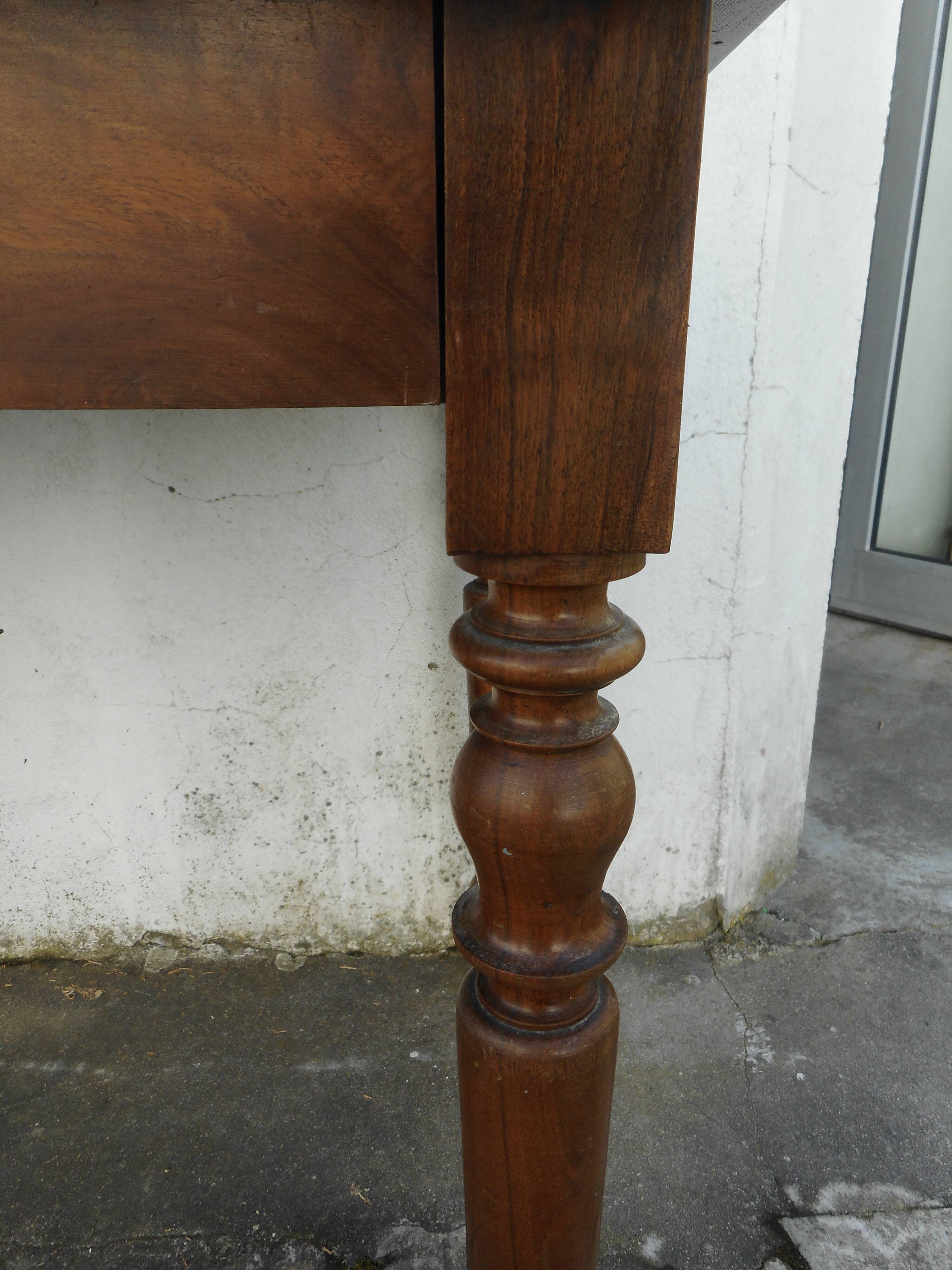 Writing table