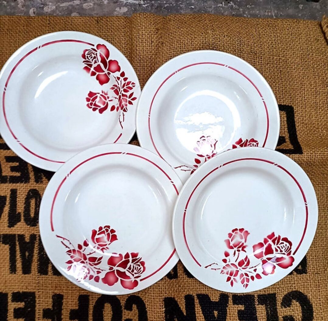 Saint-Amand plates