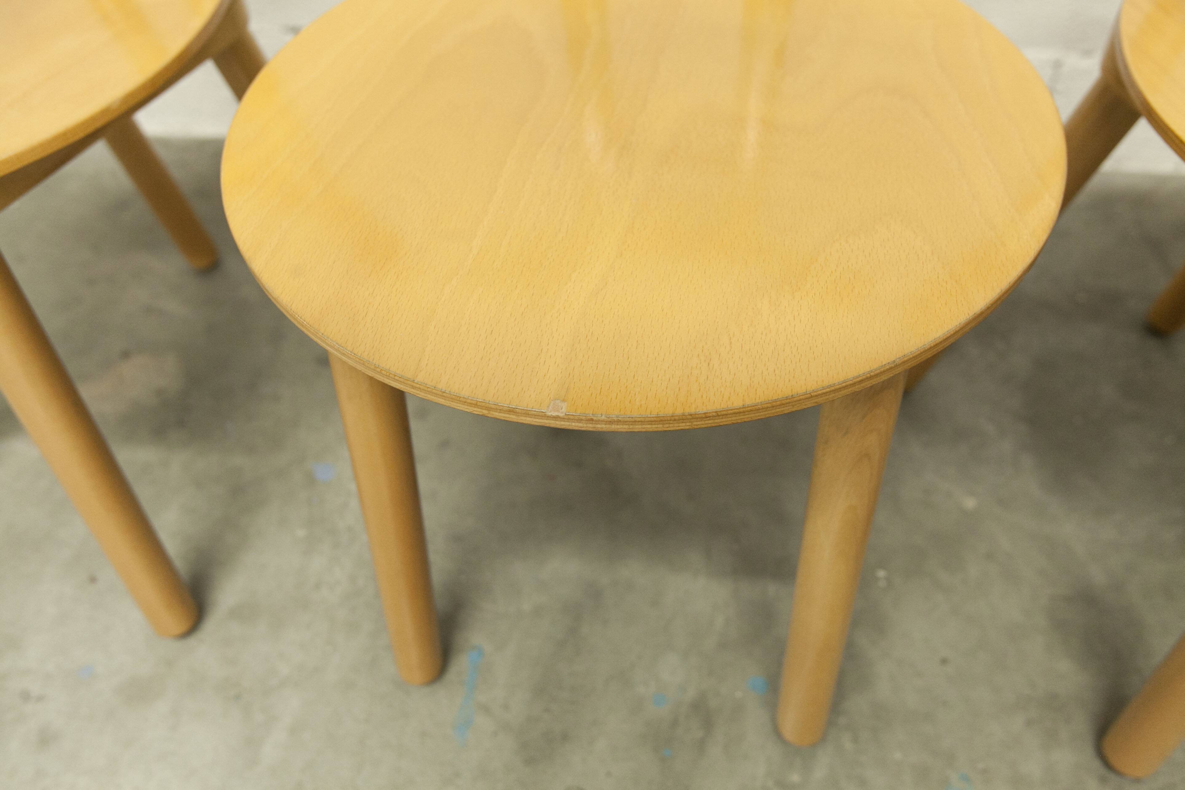 Set of 3 minimalist chairs in light wood, 1980s Italy