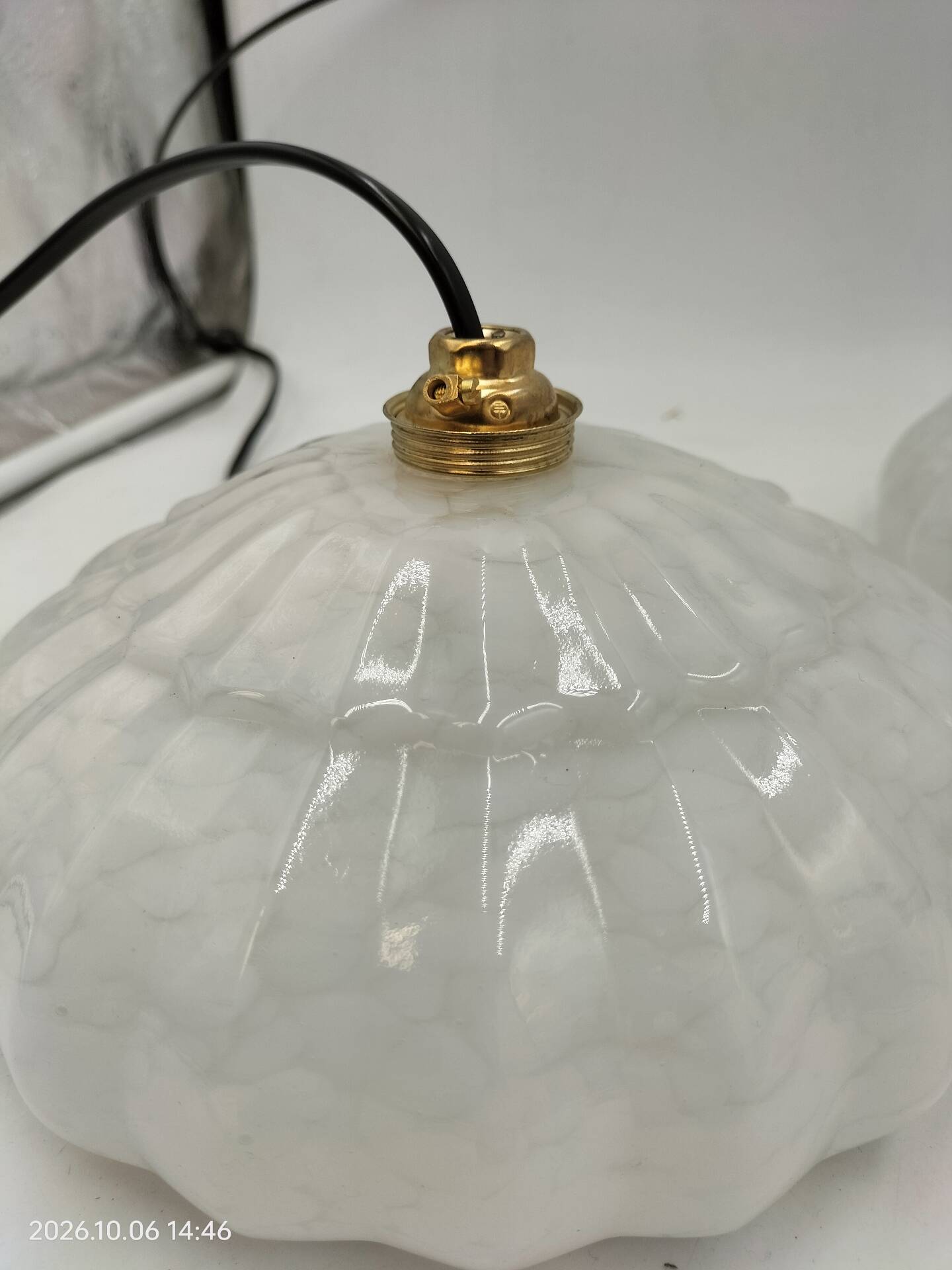 Glass suspensions from Clichy