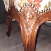 Paire de larges fauteuils style Louis XV