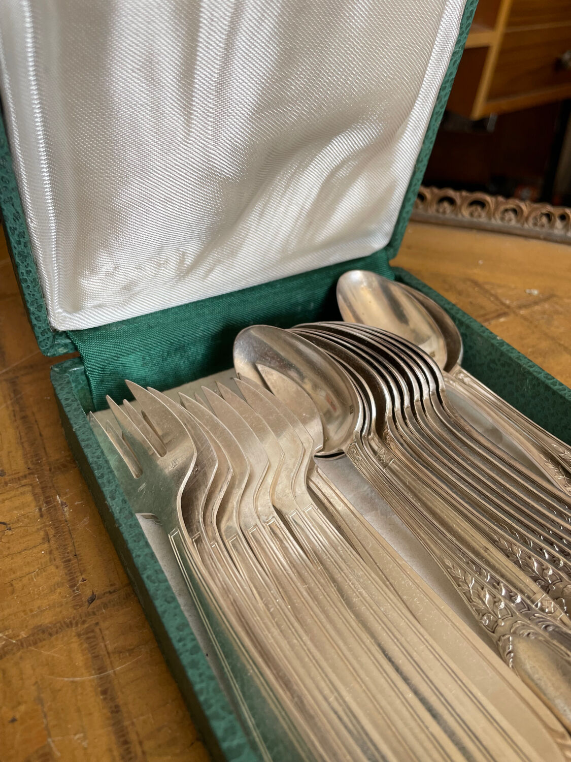 Ménagère set couverts en métal argenté 21 pièces