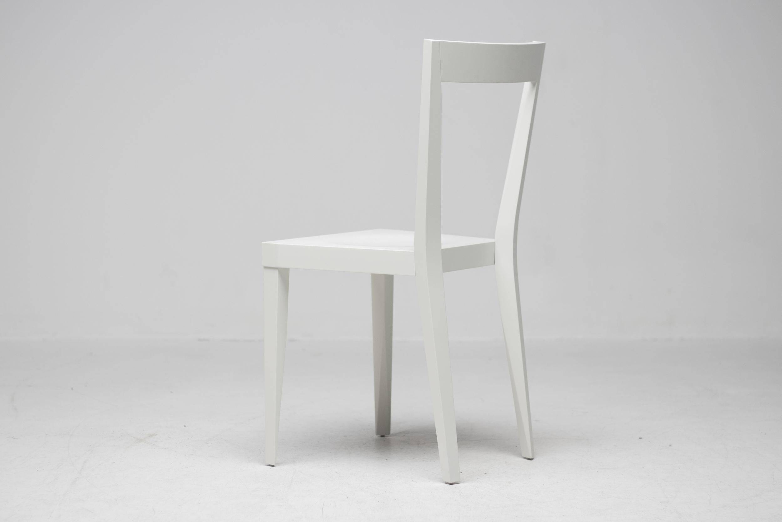 Lot de quatre chaises livia blanches, Gio Ponti