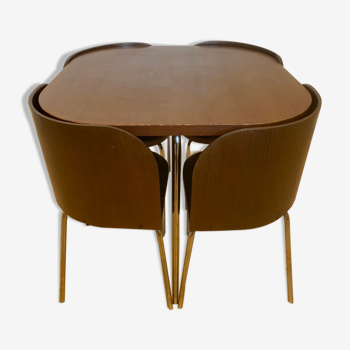 Table & chaises fusion par Sandra Kragnert pour Ikea