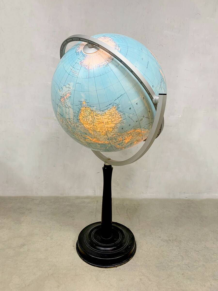 Vintage illuminated earth world globe floorlamp