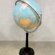 Lampadaire globe terrestre illuminé vintage