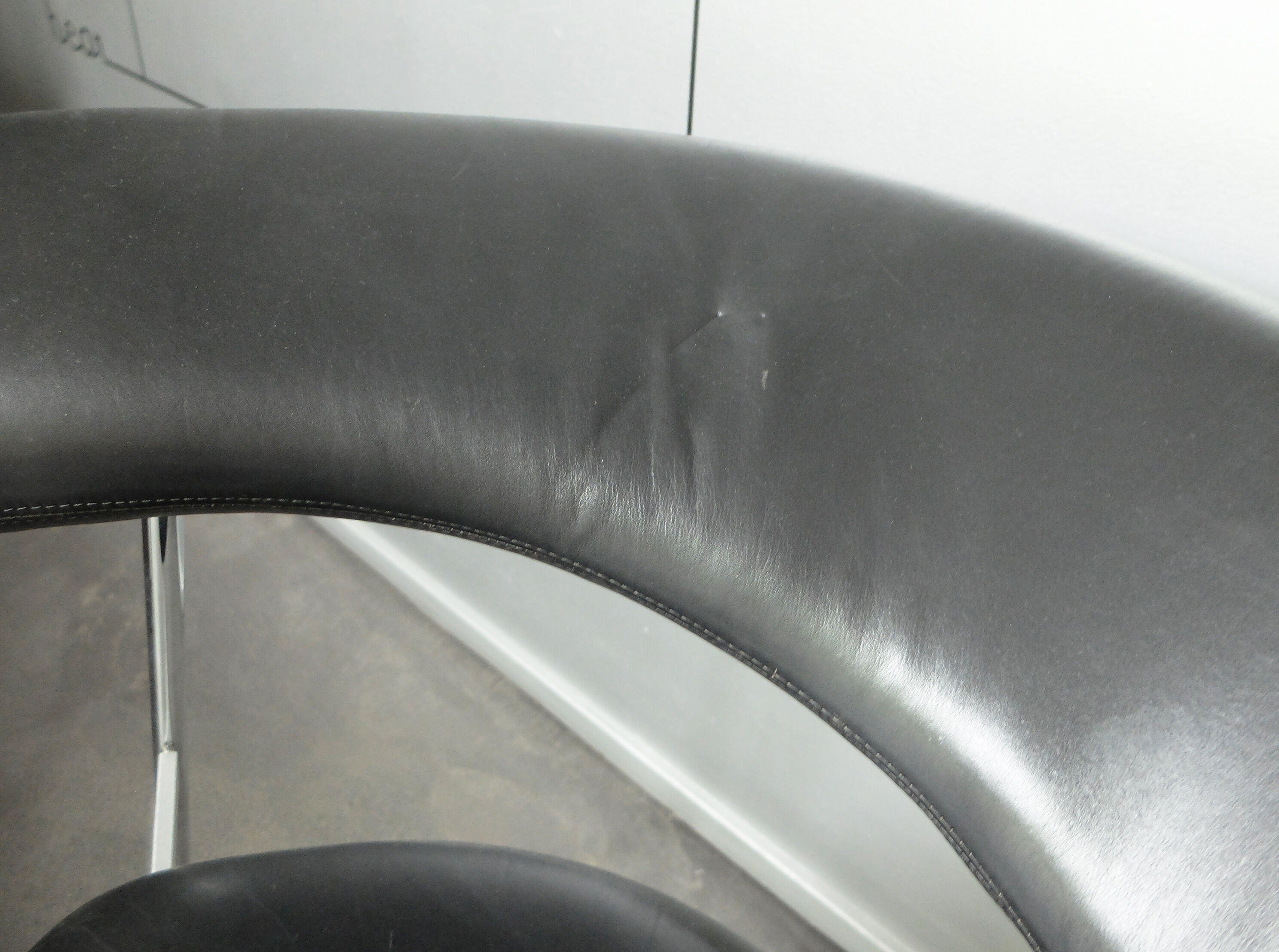 Divi lounge chair by Mark Van Tilburg for Leolux