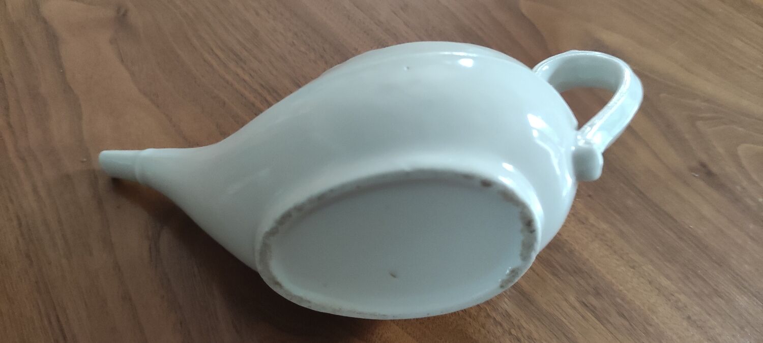 Old white vintage saucière