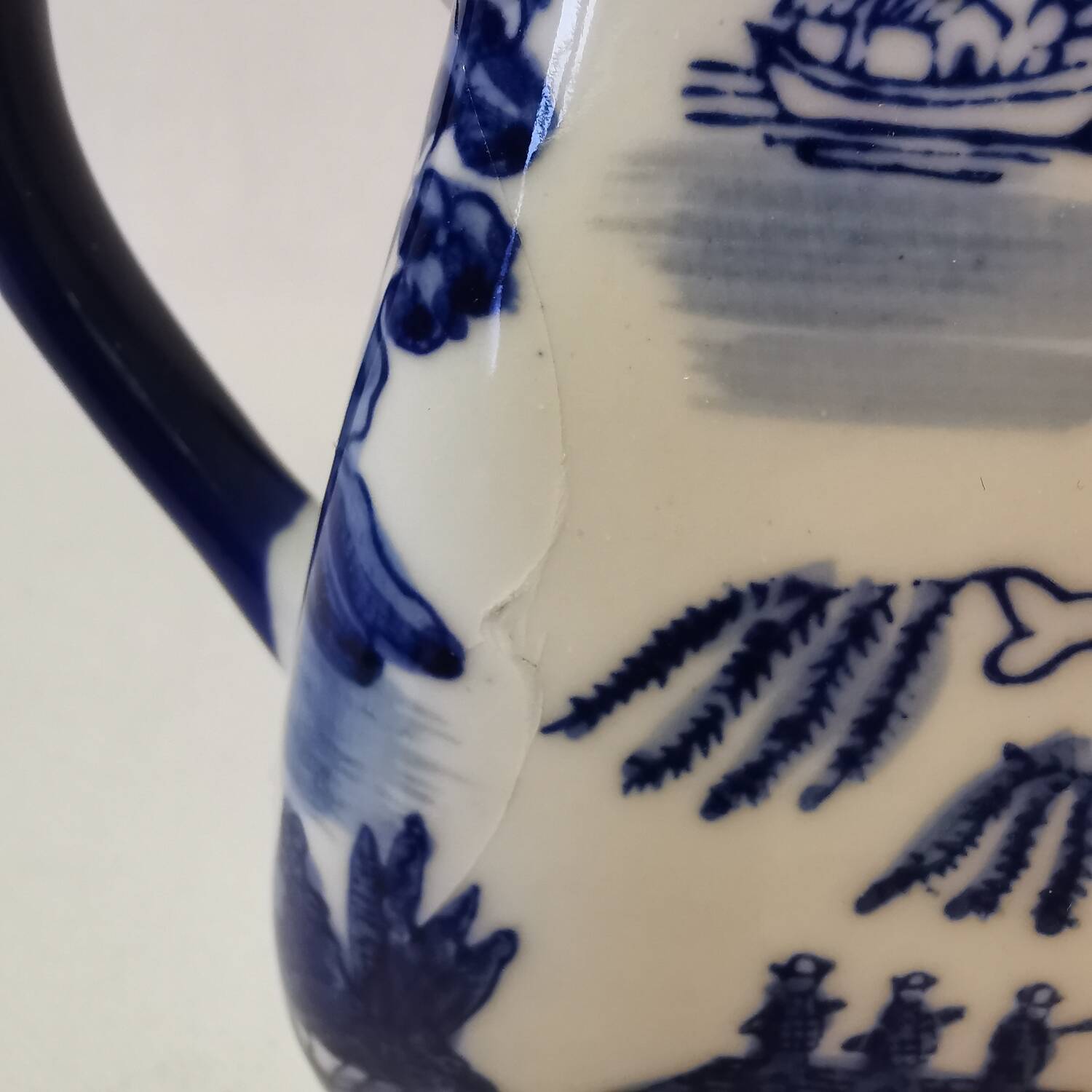 Pichet en Porcelaine Chinoise Bleu & Blanc Vintage. Motif. WILLOW PATTERN