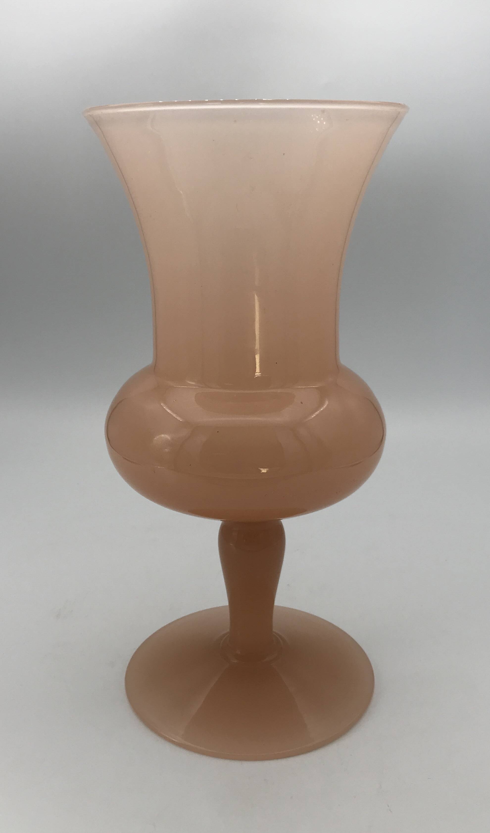 Vintage vase in opaline old pink medici style