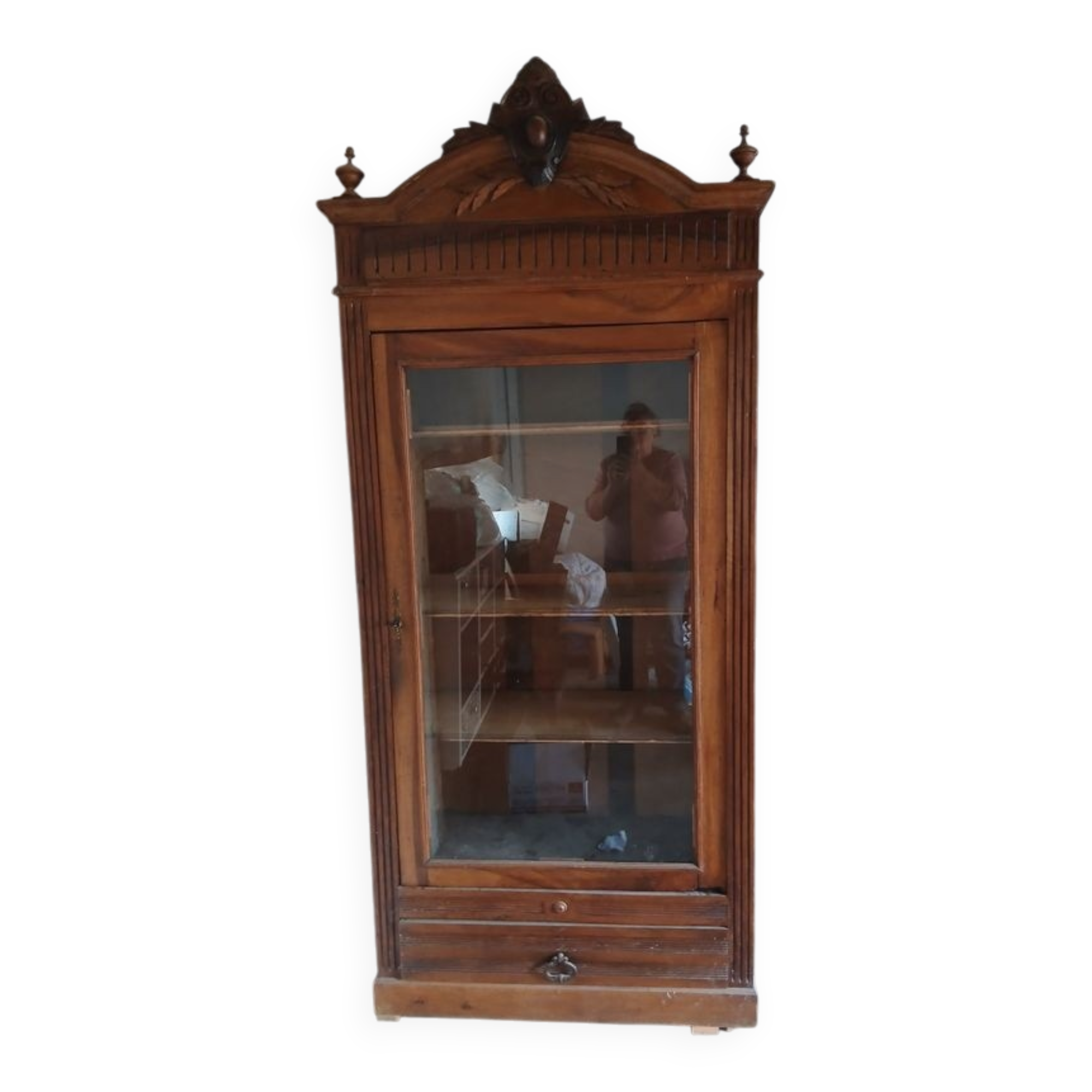 Antique bonnetière