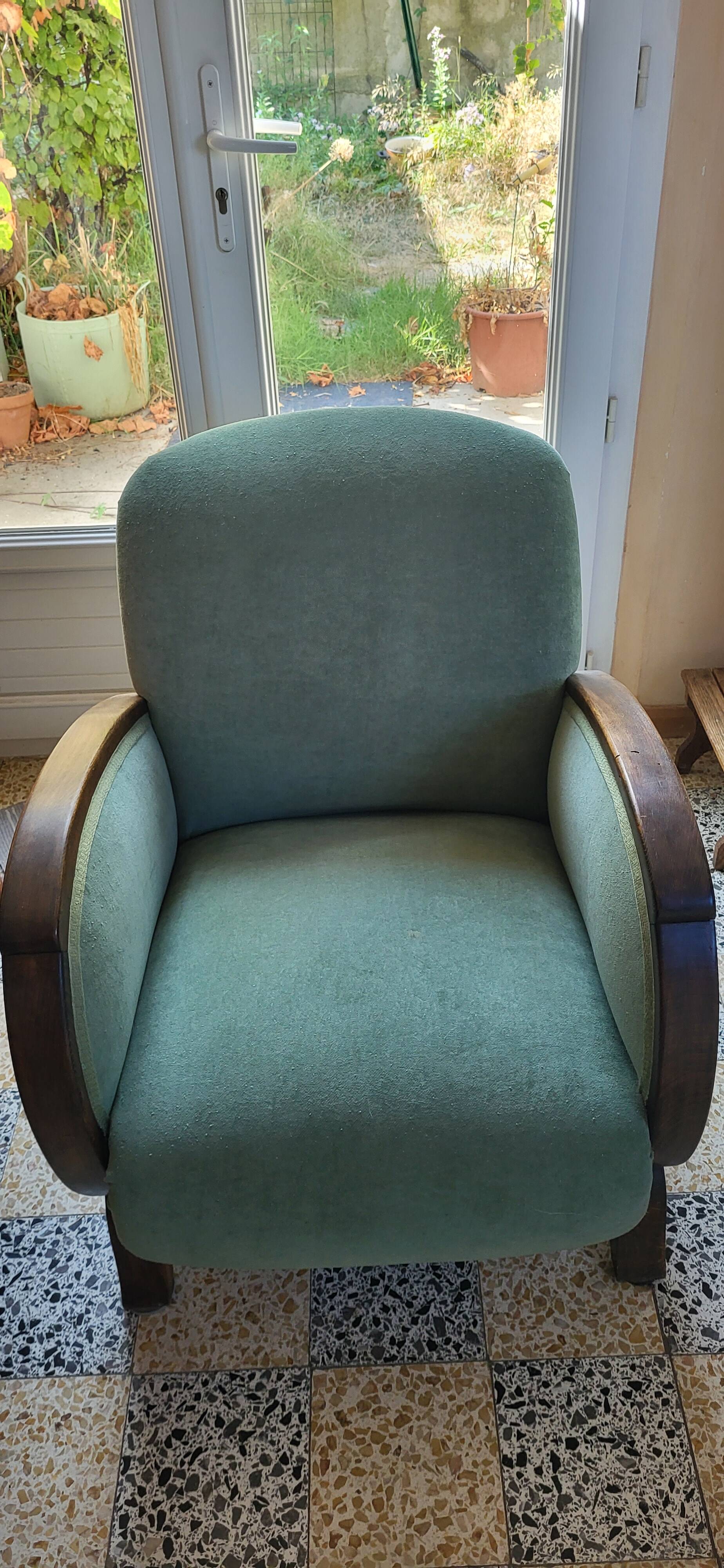 1930s salon.
