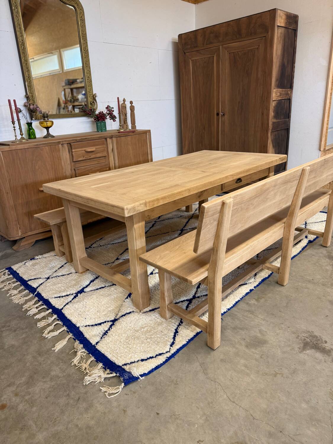 Solid oak extendable farmhouse table with 2 drawers.