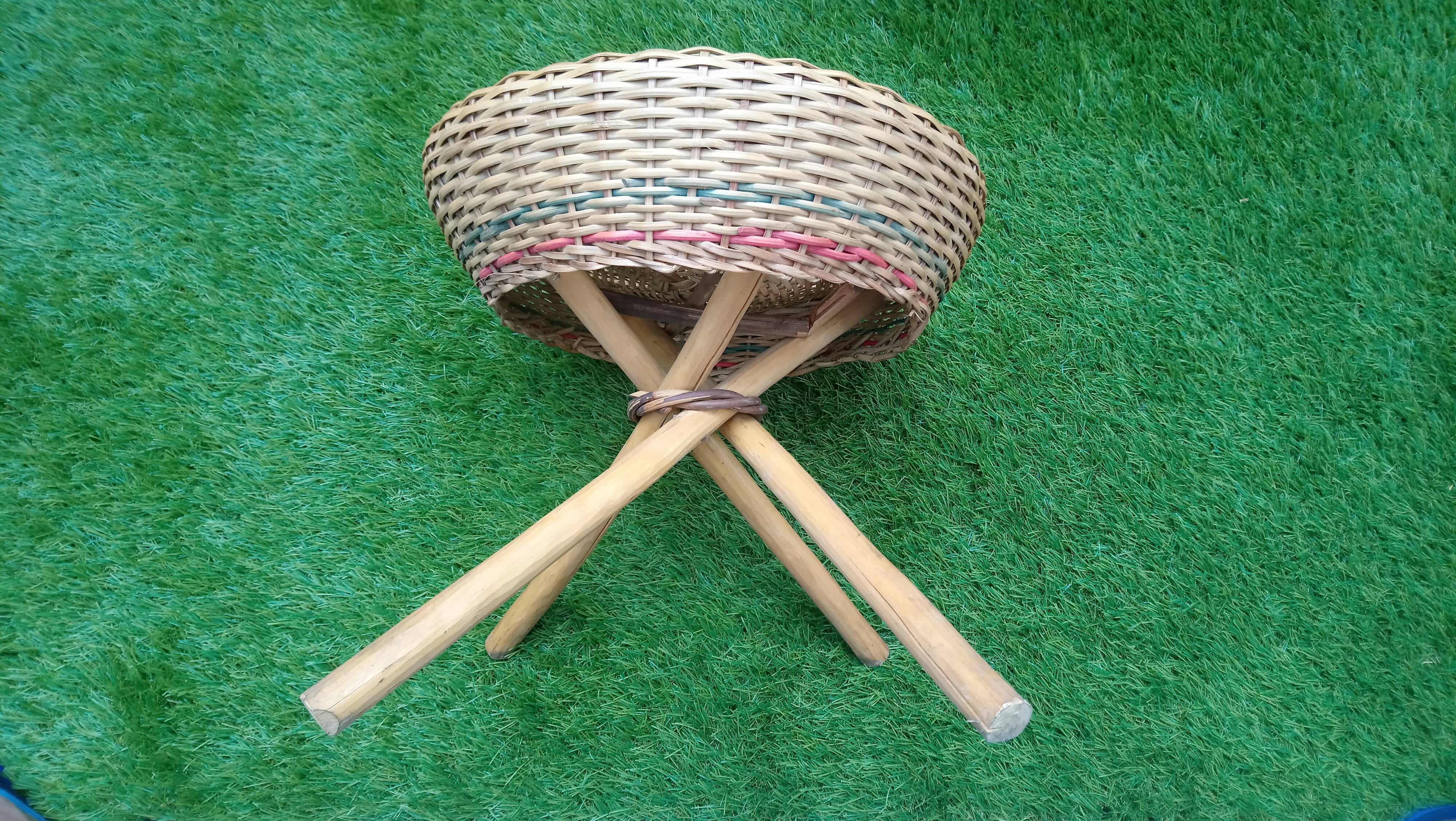 Summer Lounge 4 stools and coffee table Wicker of the 1960s