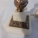 Table lamp with tulip