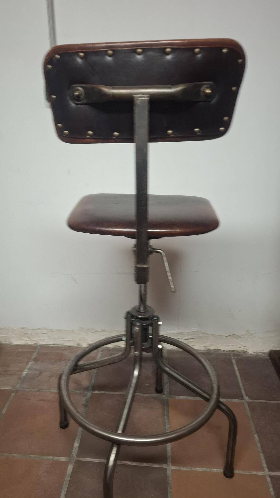 Chaise haute pour table à dessin