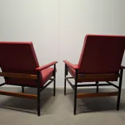 Ensemble de 3 fauteuils rouges de style mid-century moderne, Tchécoslovaquie, années 1970.