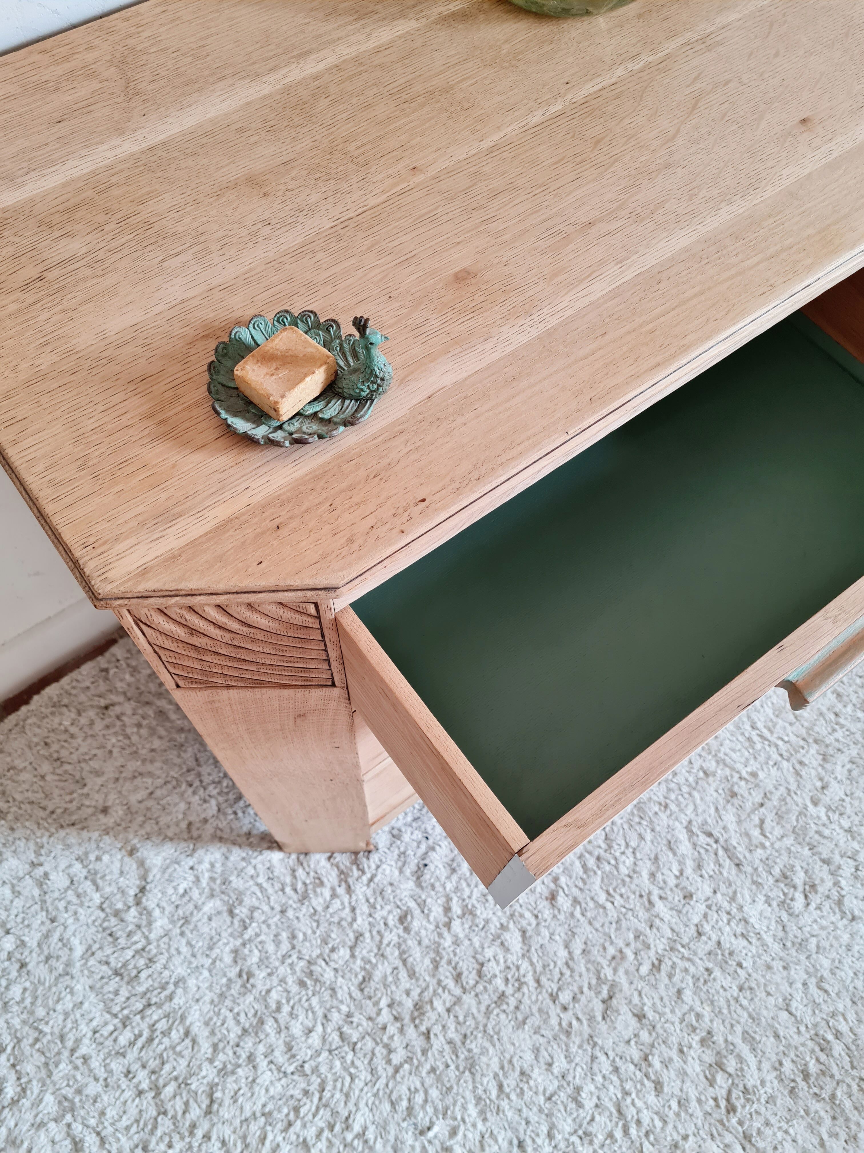 Raw and renovated art deco commodity