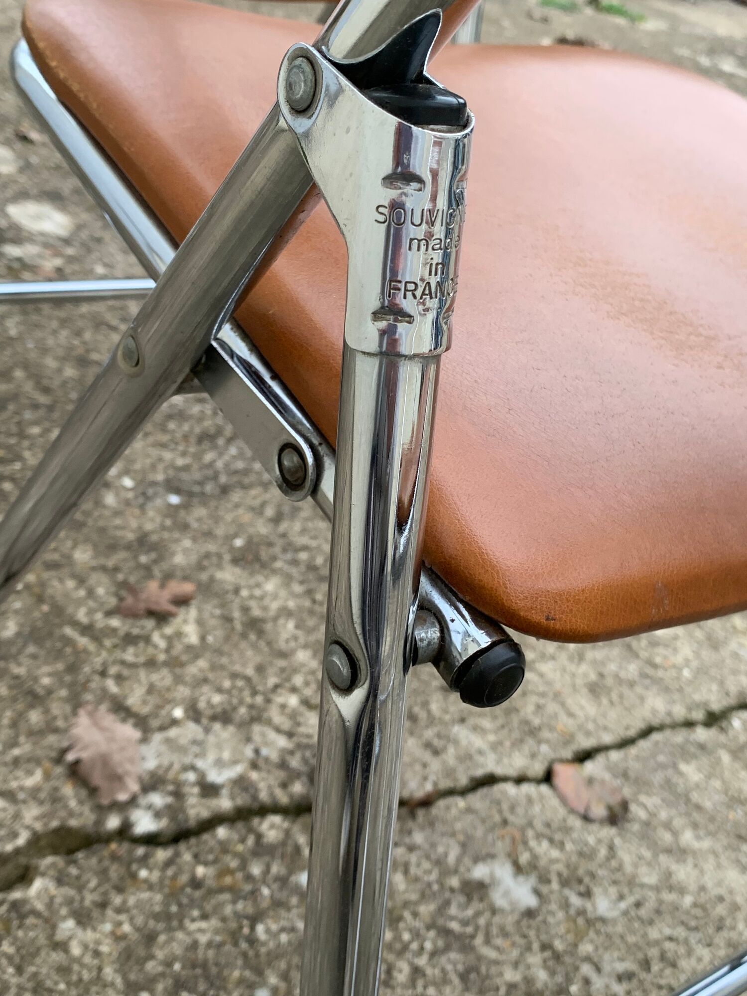 4 folding chairs chromed metal and Skaï fawn 1970