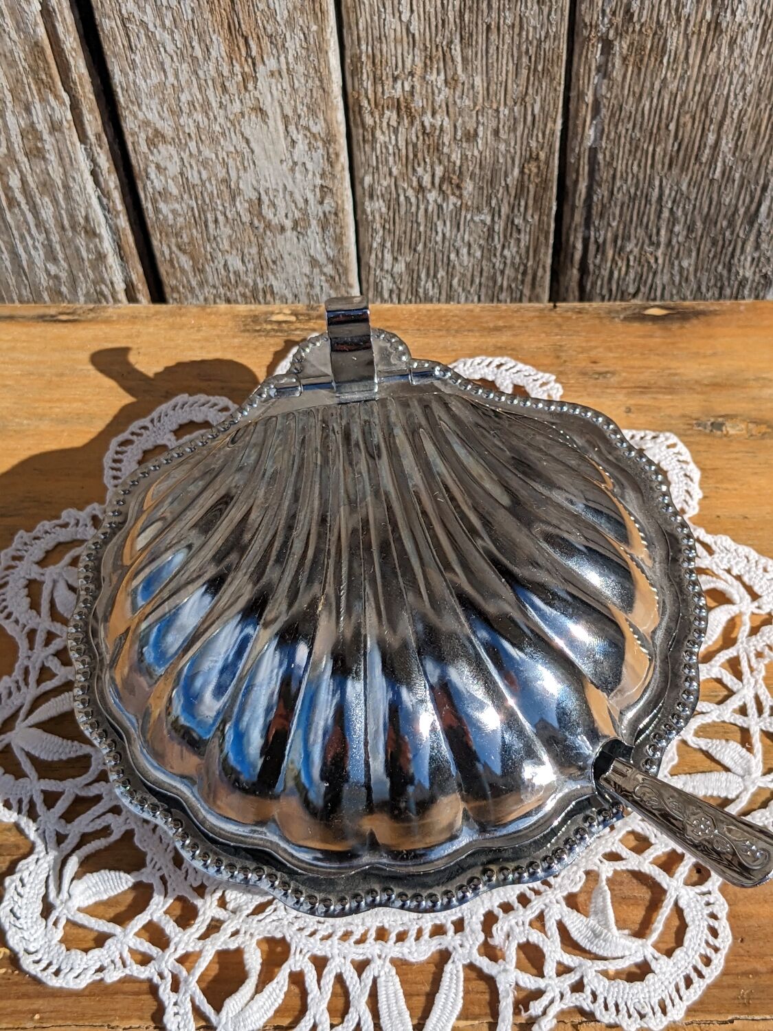 Vintage shell butter dish with your knife