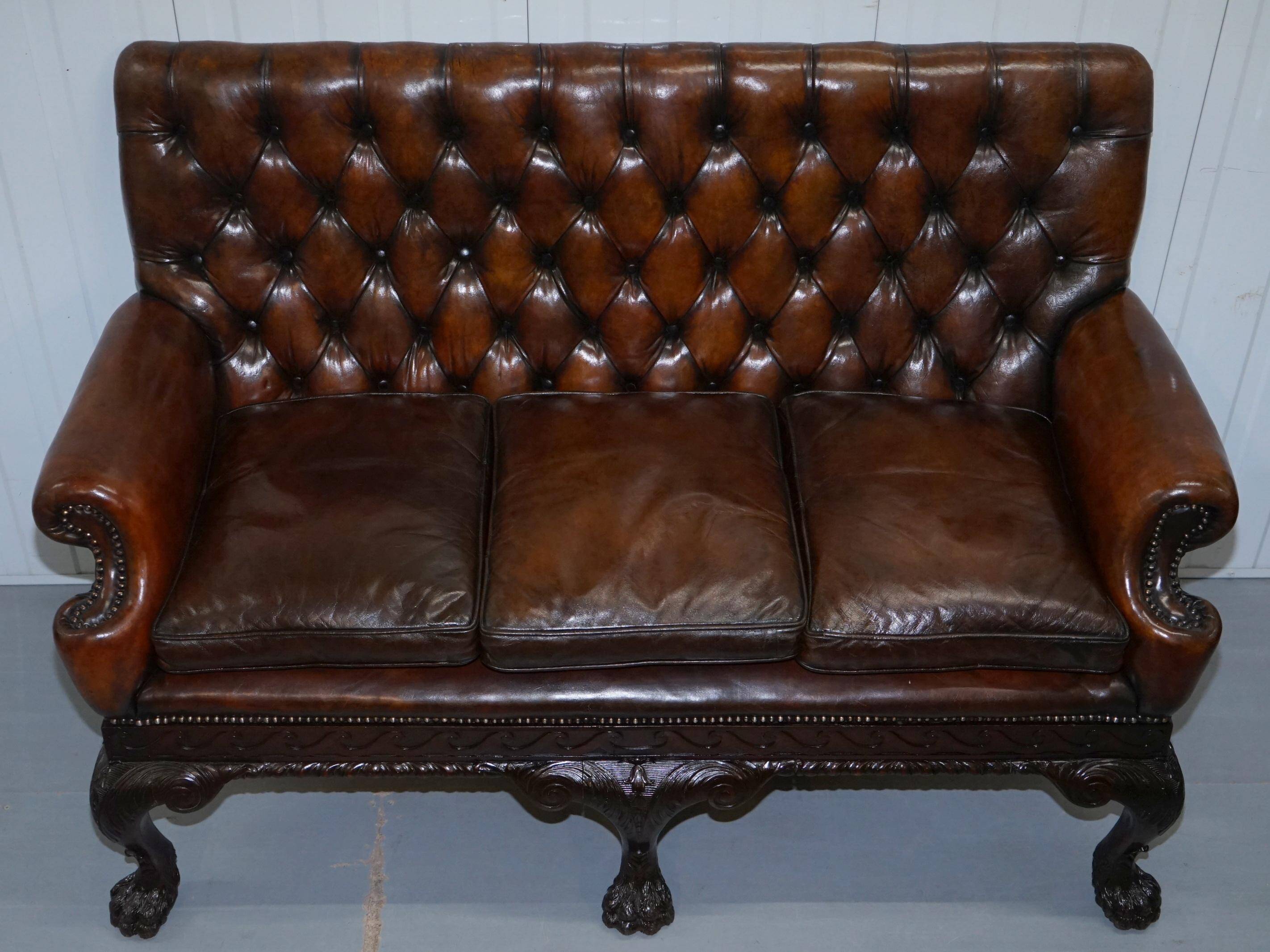 Chesterfield leather canapé in Georgian style with lion paw carved feet.