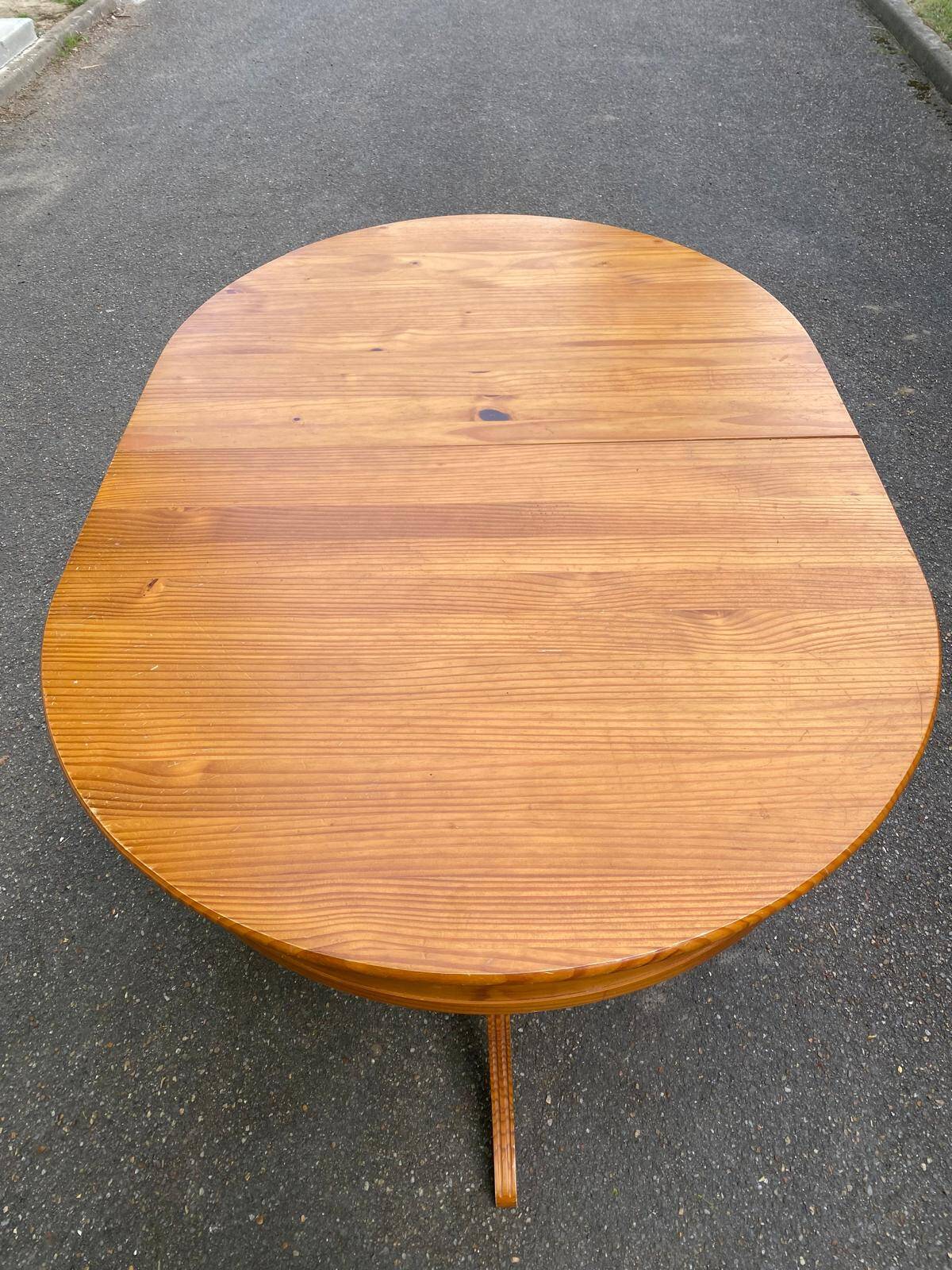 Round oval farmhouse table in solid pine wood, extendable 200cm
