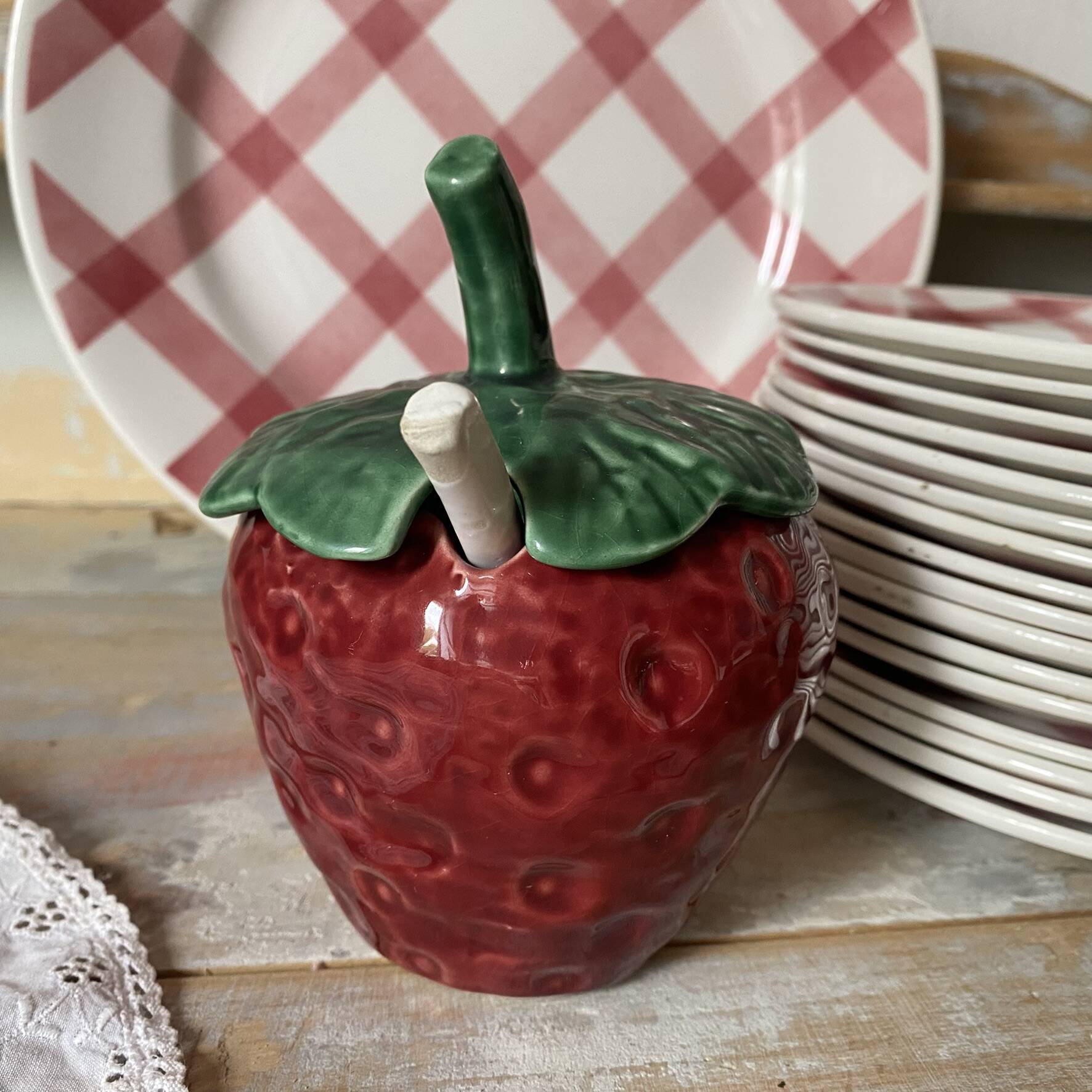 Sugar bowl or jam pot in strawberry majolica.
