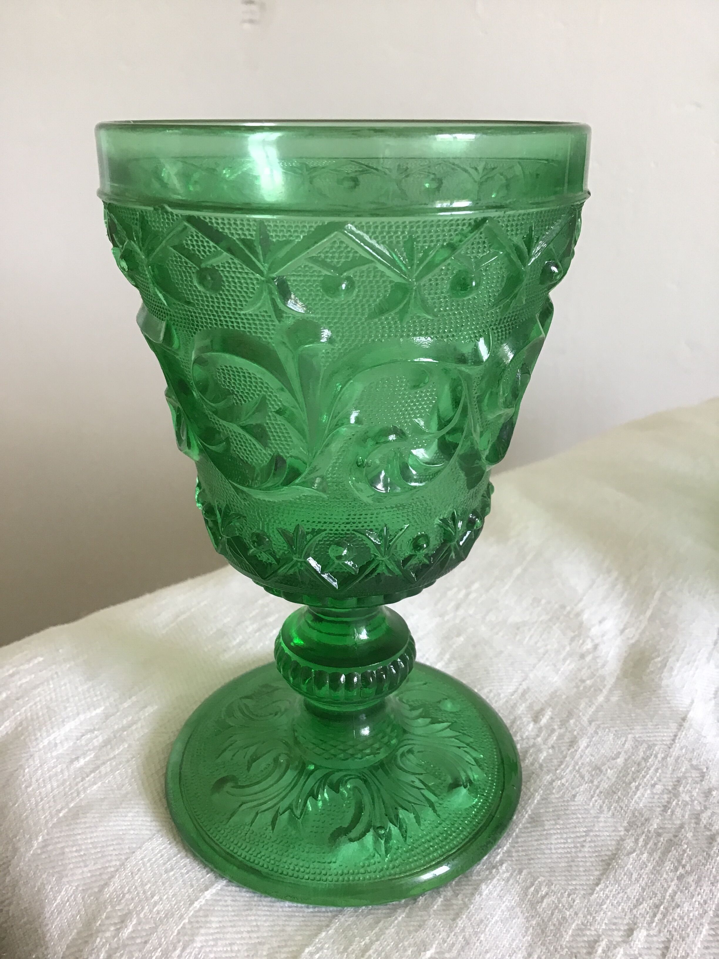 Lot of 6 glasses on foot