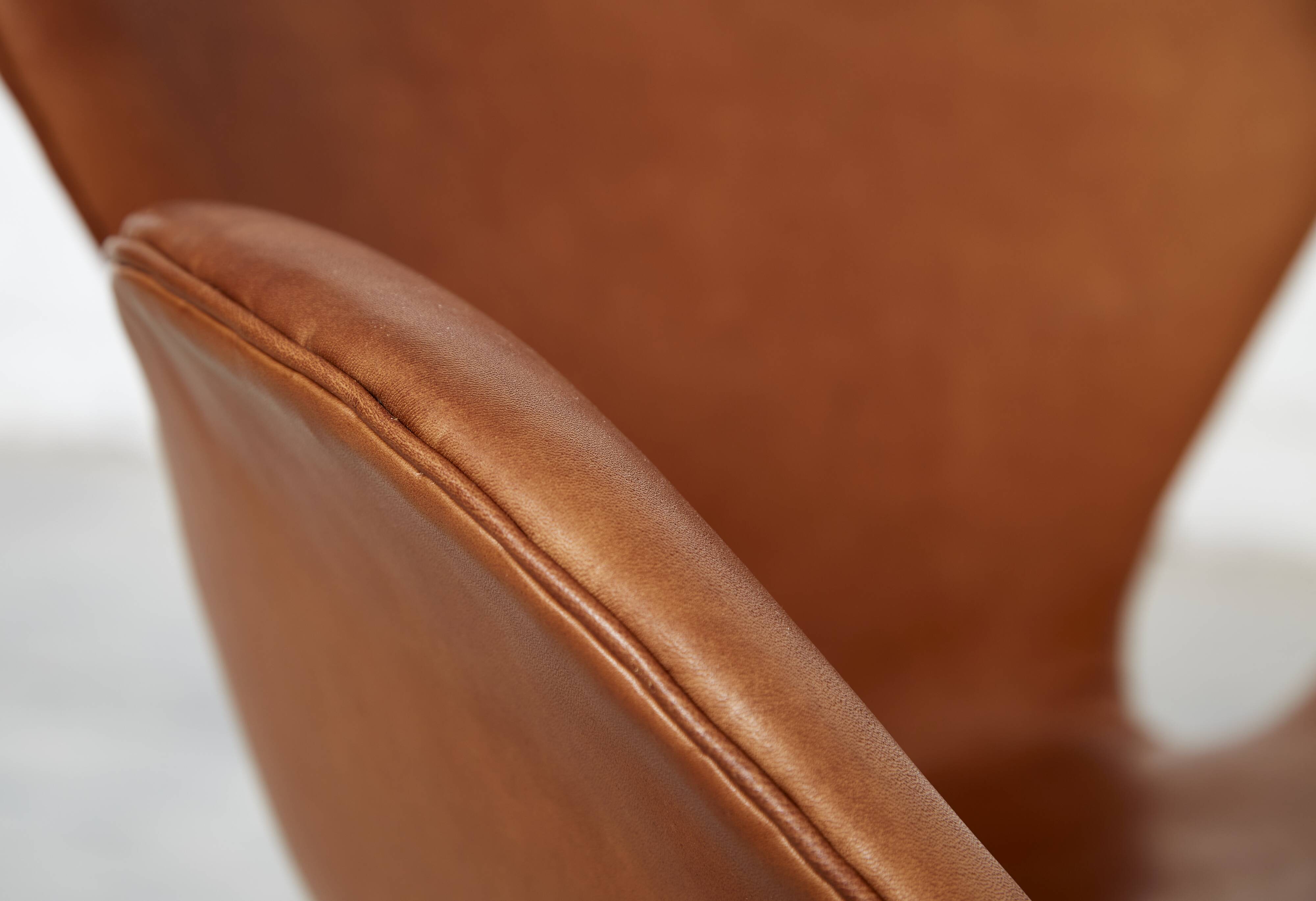Arne Jacobsen Swan Chair for Fritz Hansen