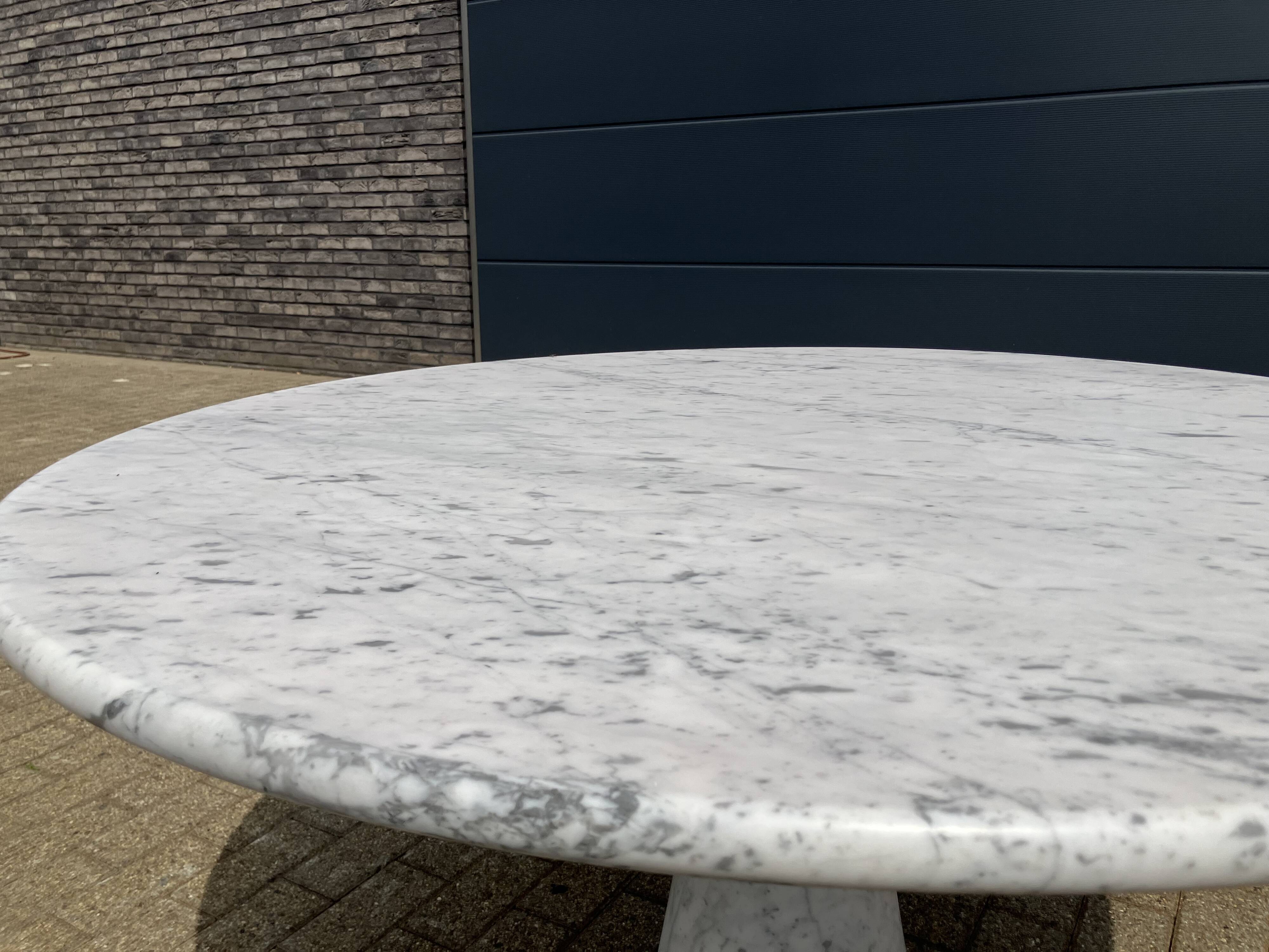 Angelo Mangiarotti M1 eettafel Skipper Carrara marmer 130cm