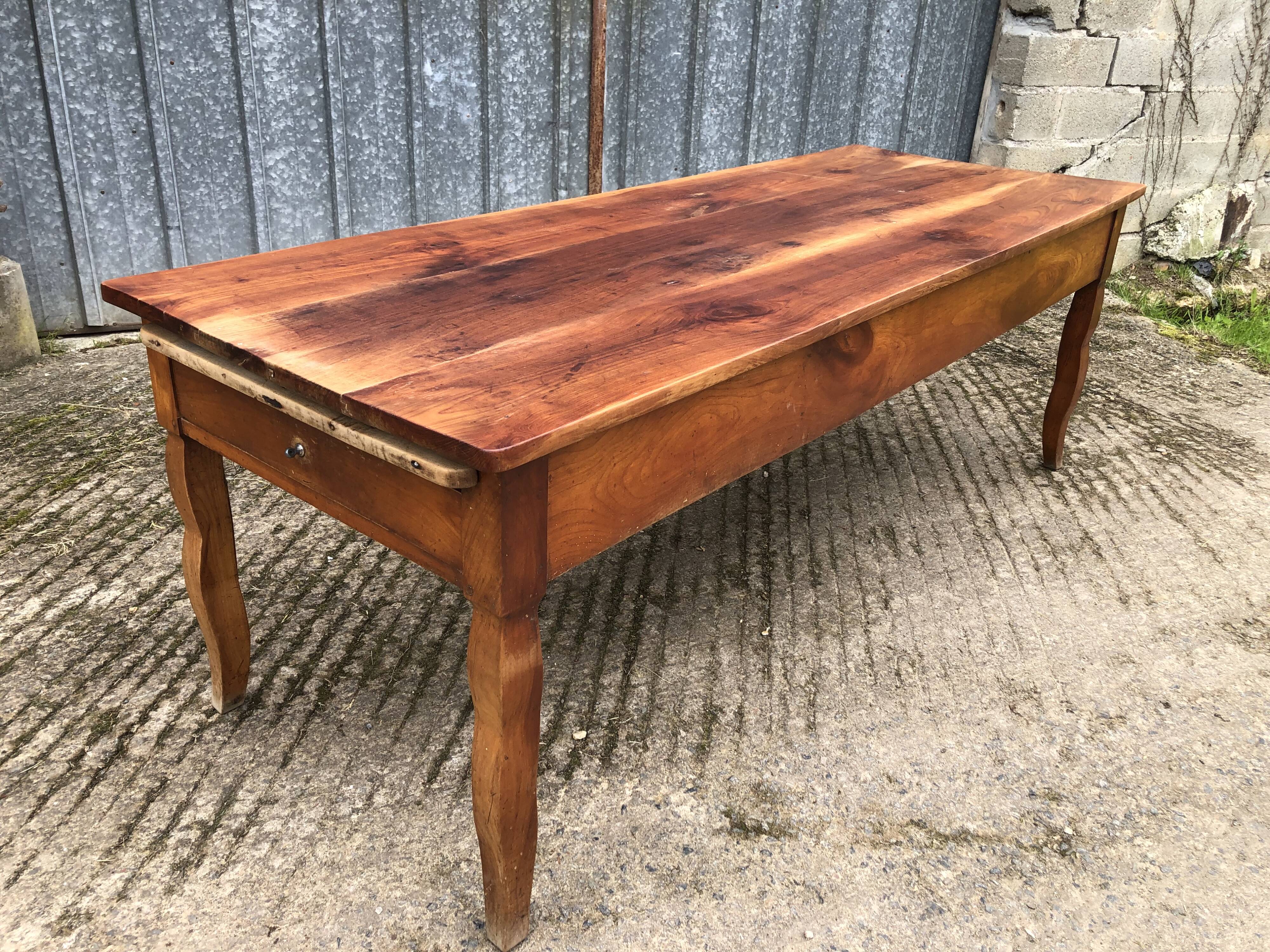 Table de ferme ancienne en cerisier massif avec 2 tiroirs et une tirette